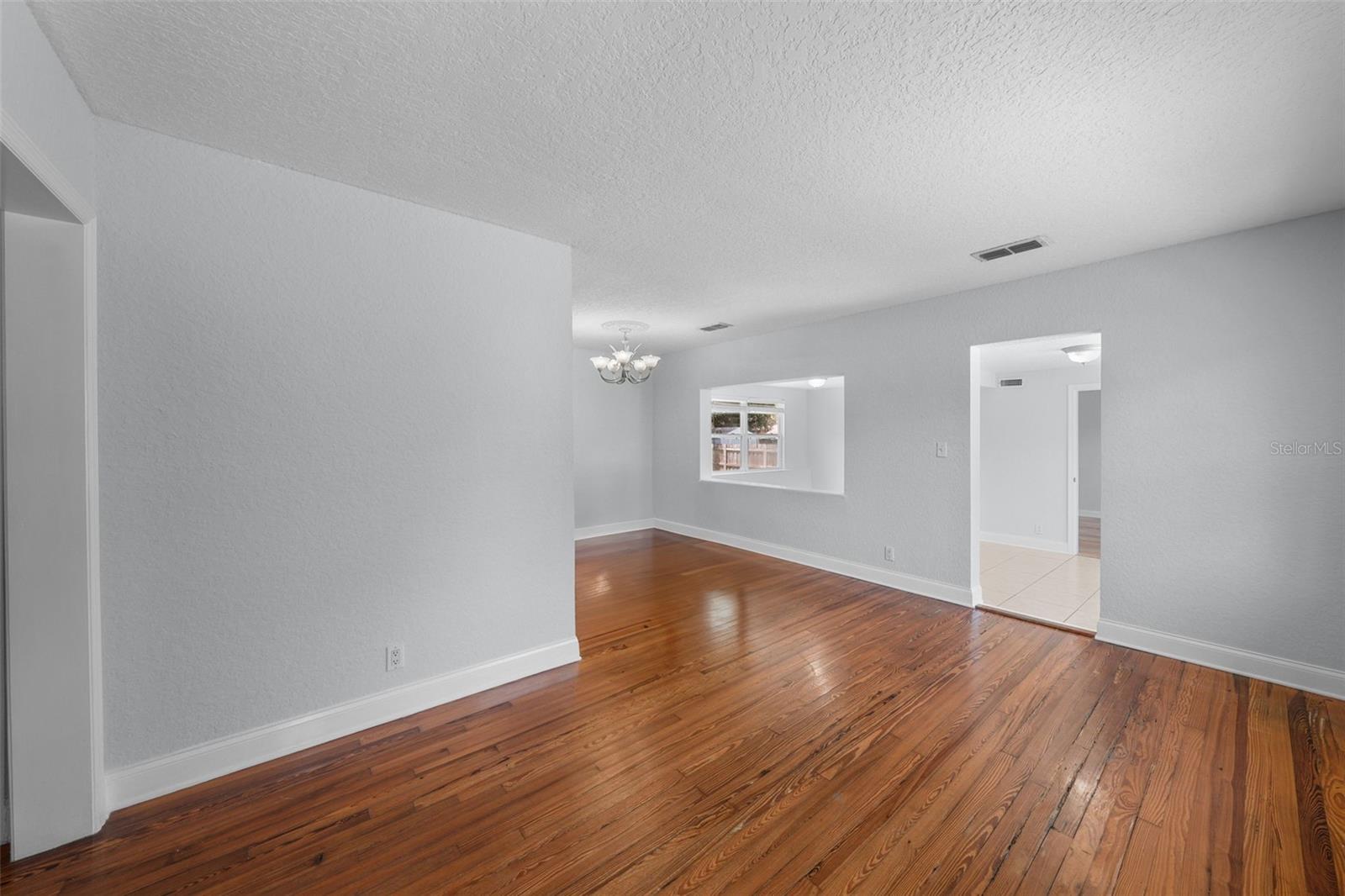 Listing photo id 5 for 814 Indiana Avenue