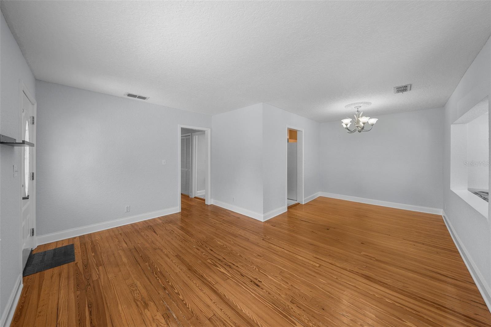 Listing photo id 7 for 814 Indiana Avenue