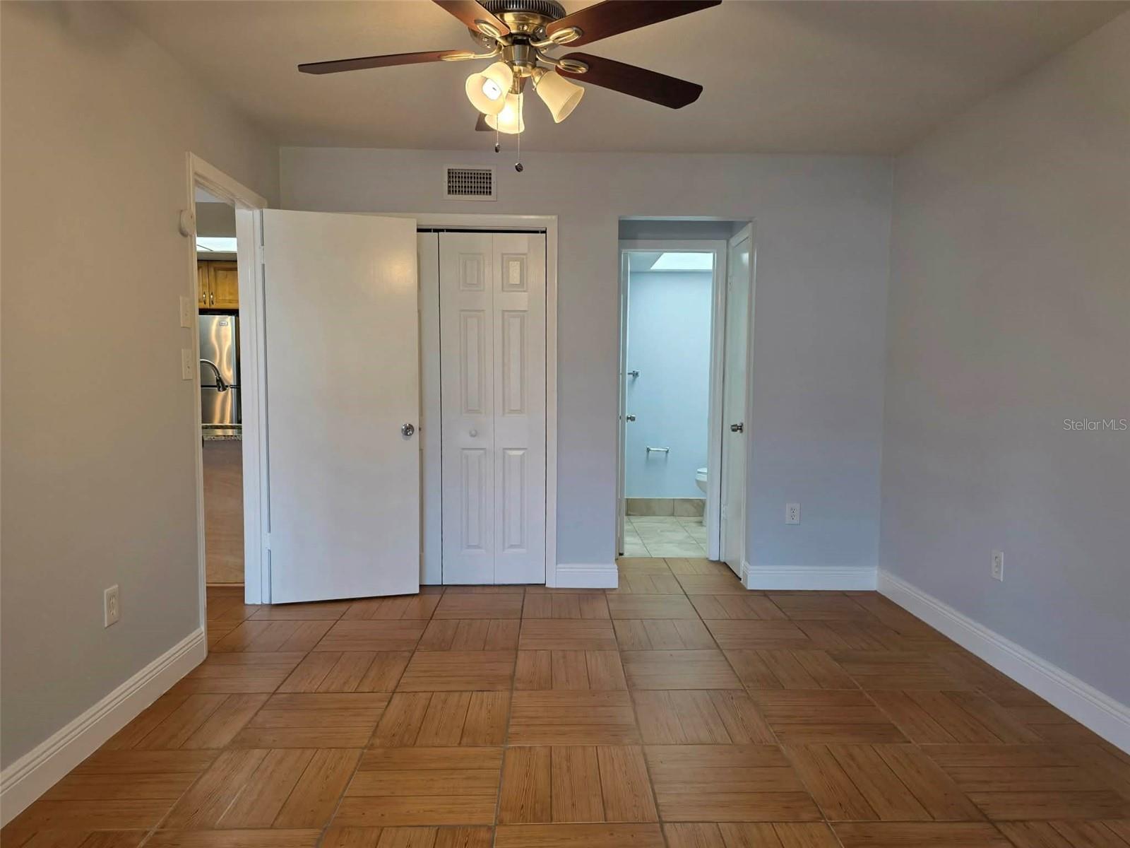 Image 5 of 22 For 4712 Marine Parkway 206