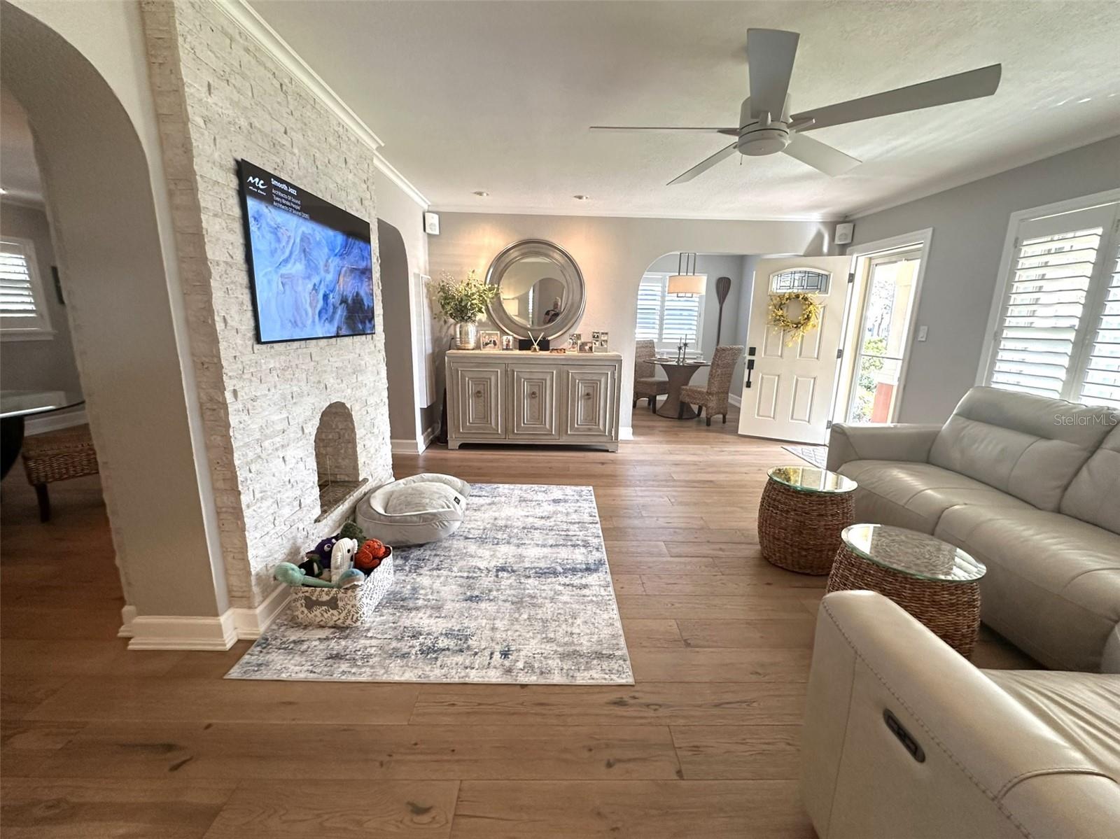 Image 14 of 53 For 467 31st Avenue N