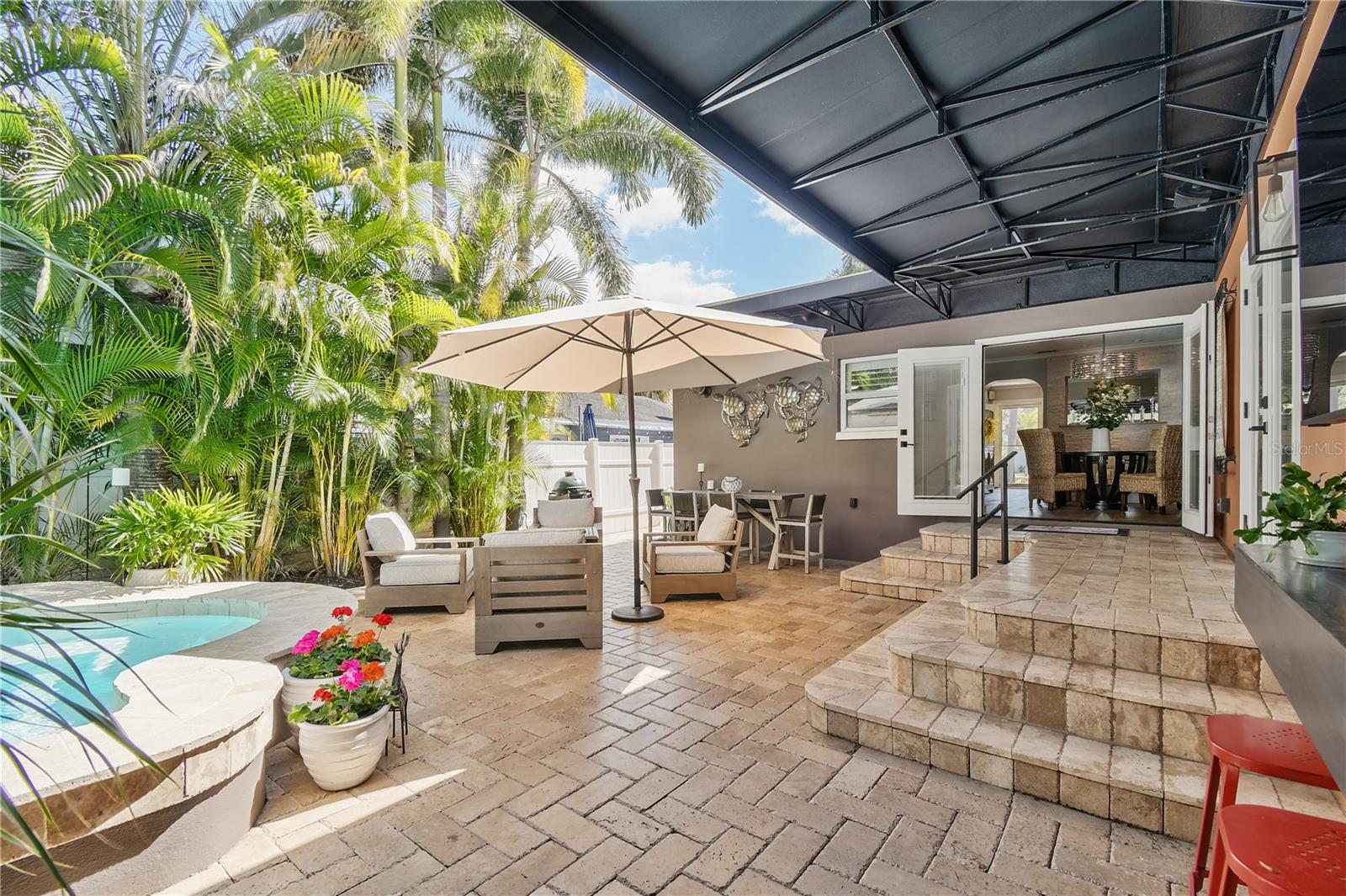 Image 3 of 53 For 467 31st Avenue N