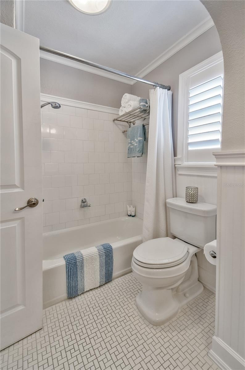 Image 38 of 53 For 467 31st Avenue N