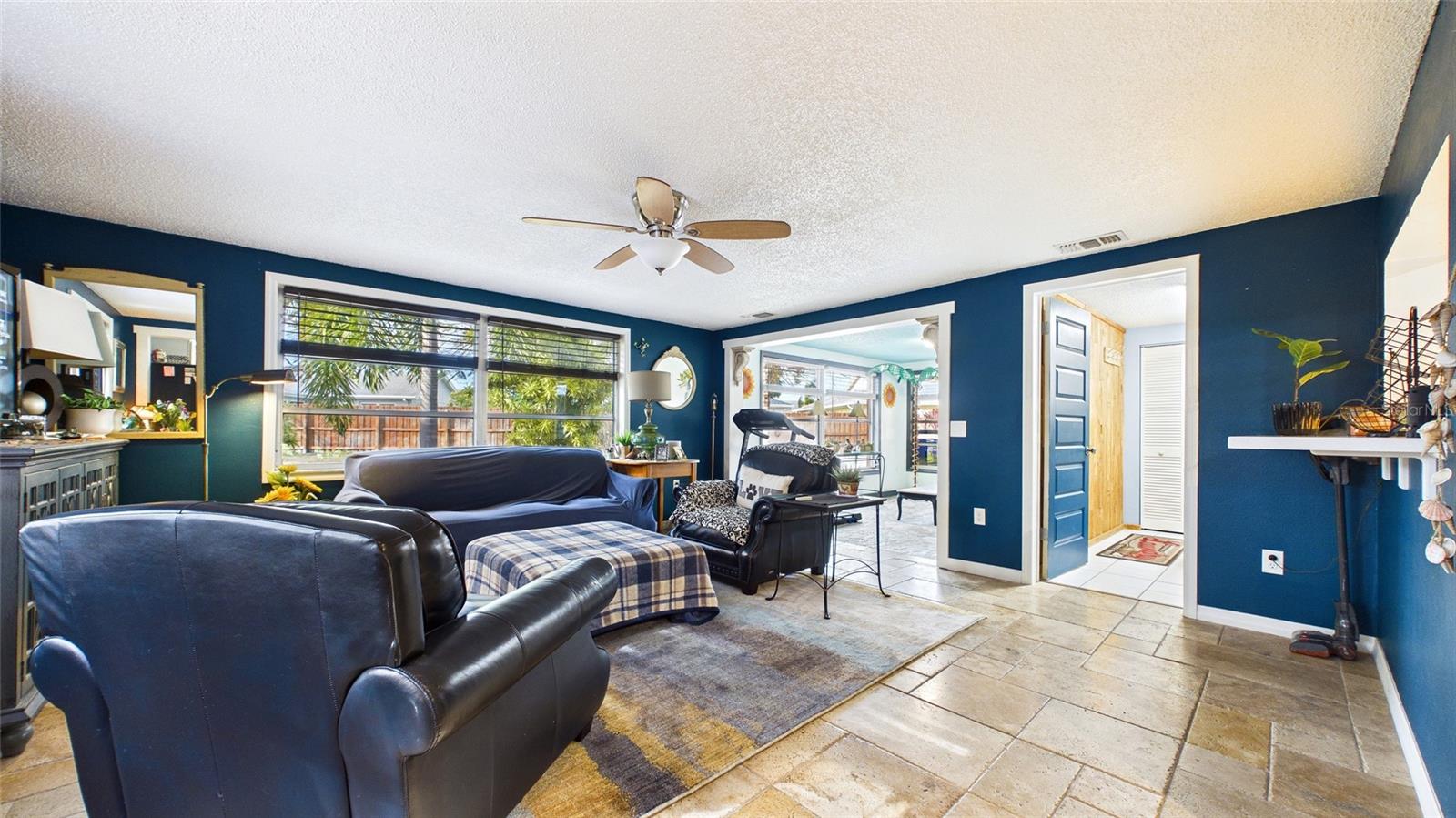 Image 22 of 43 For 3849 Edgemont Drive