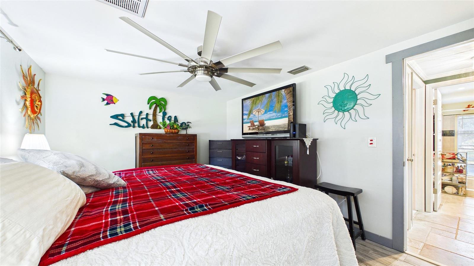 Image 29 of 43 For 3849 Edgemont Drive