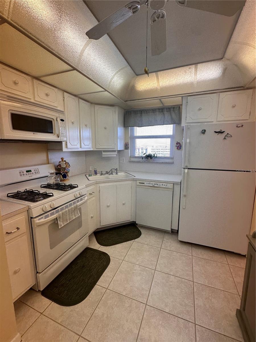 Image 27 of 32 For 5900 Shore Boulevard S 504