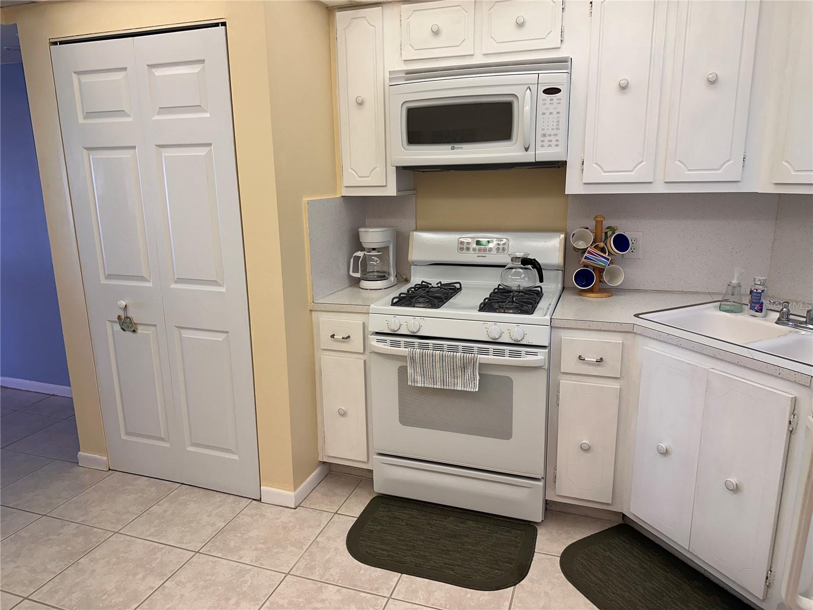 Image 9 of 32 For 5900 Shore Boulevard S 504