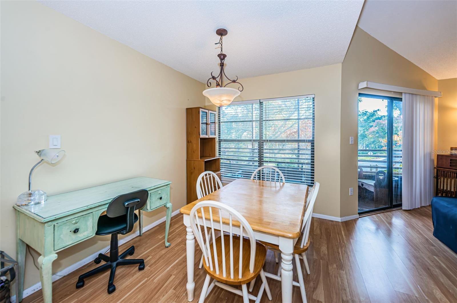 Image 12 of 42 For 802 Lennox Road W 802