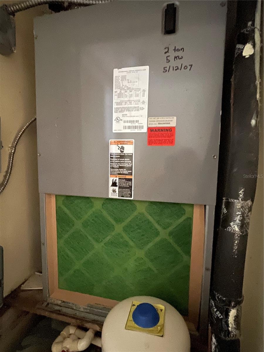 Image 22 of 42 For 802 Lennox Road W 802