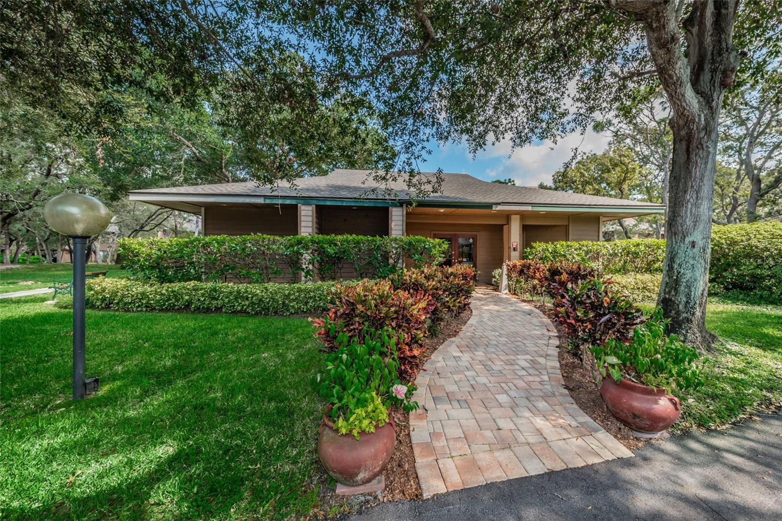 Image 28 of 42 For 802 Lennox Road W 802