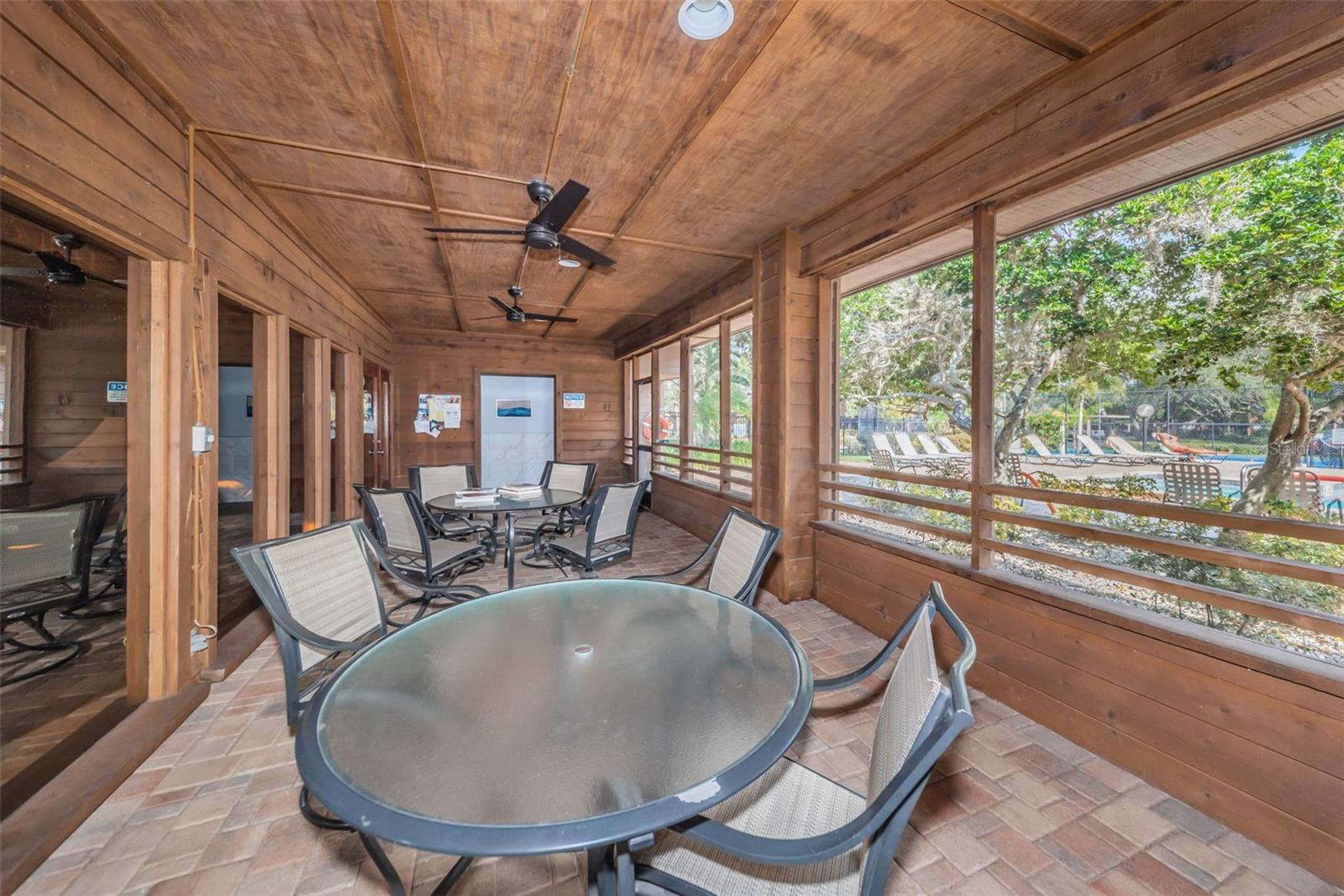 Image 36 of 42 For 802 Lennox Road W 802