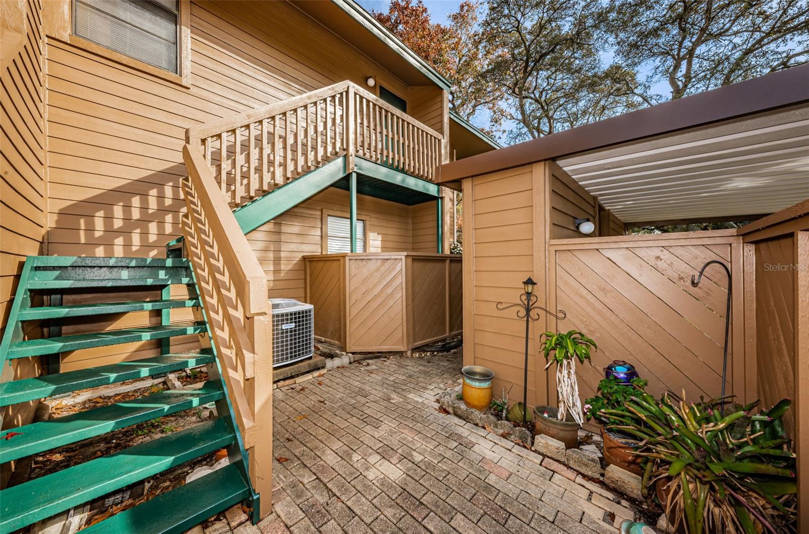 Image 4 of 42 For 802 Lennox Road W 802