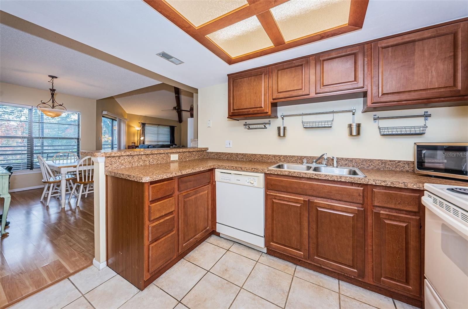 Image 9 of 42 For 802 Lennox Road W 802