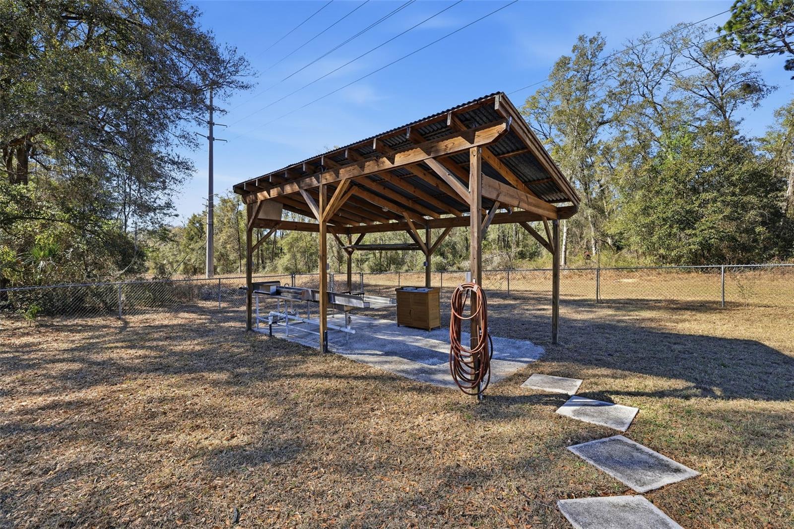 Image 17 of 51 For 952 Savary Avenue