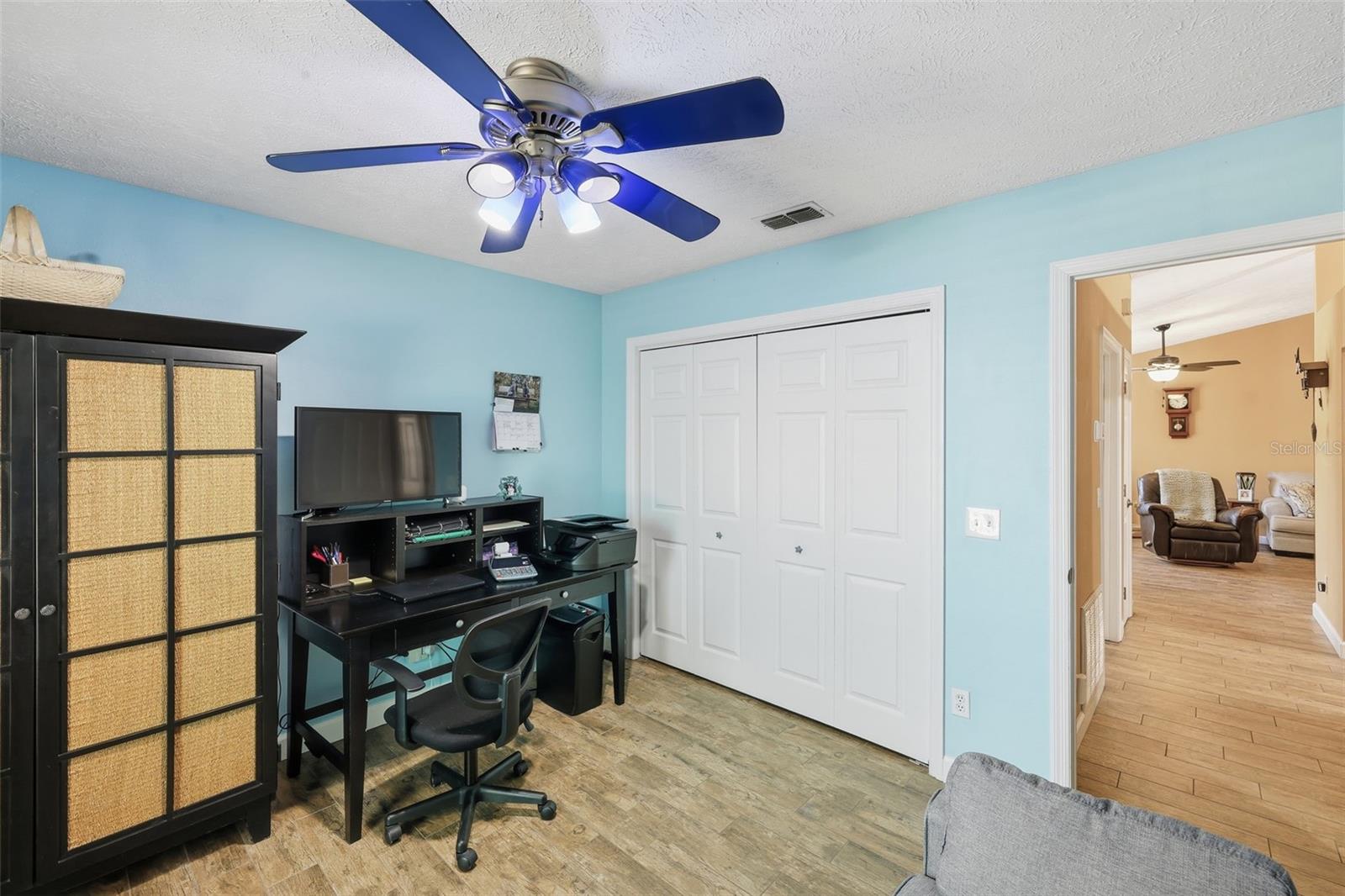 Image 19 of 51 For 952 Savary Avenue