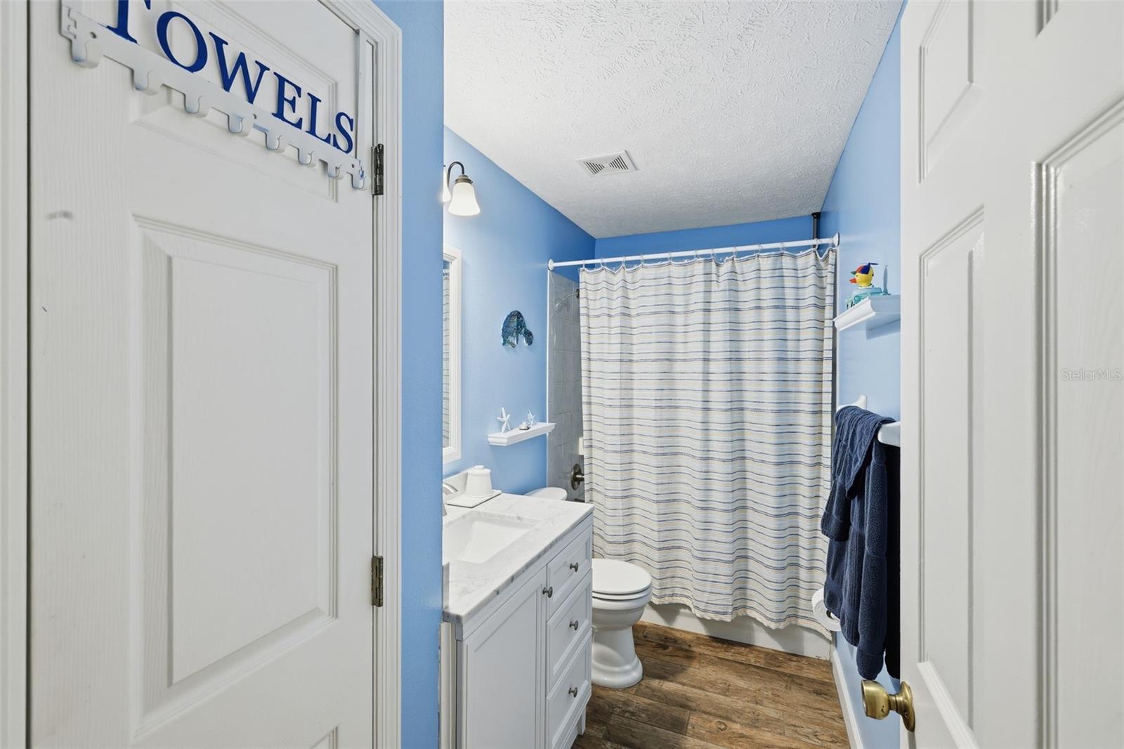 Image 20 of 51 For 952 Savary Avenue