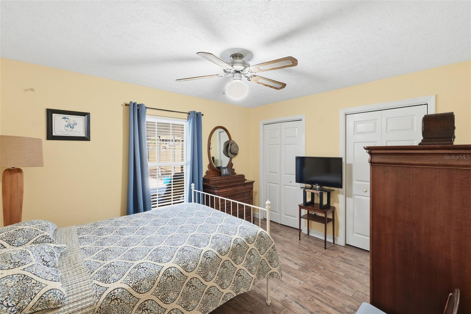 Image 22 of 51 For 952 Savary Avenue