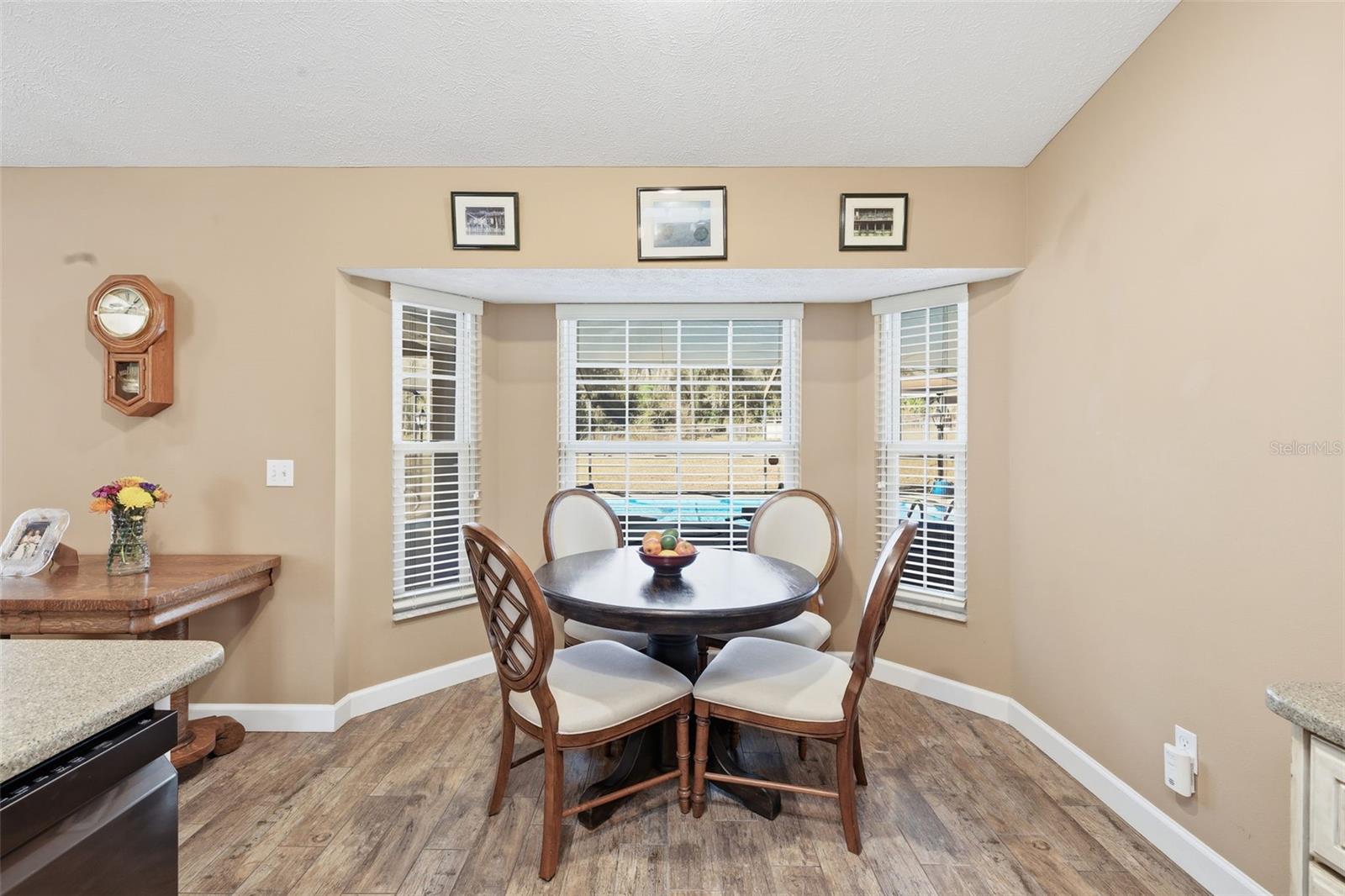 Image 26 of 51 For 952 Savary Avenue