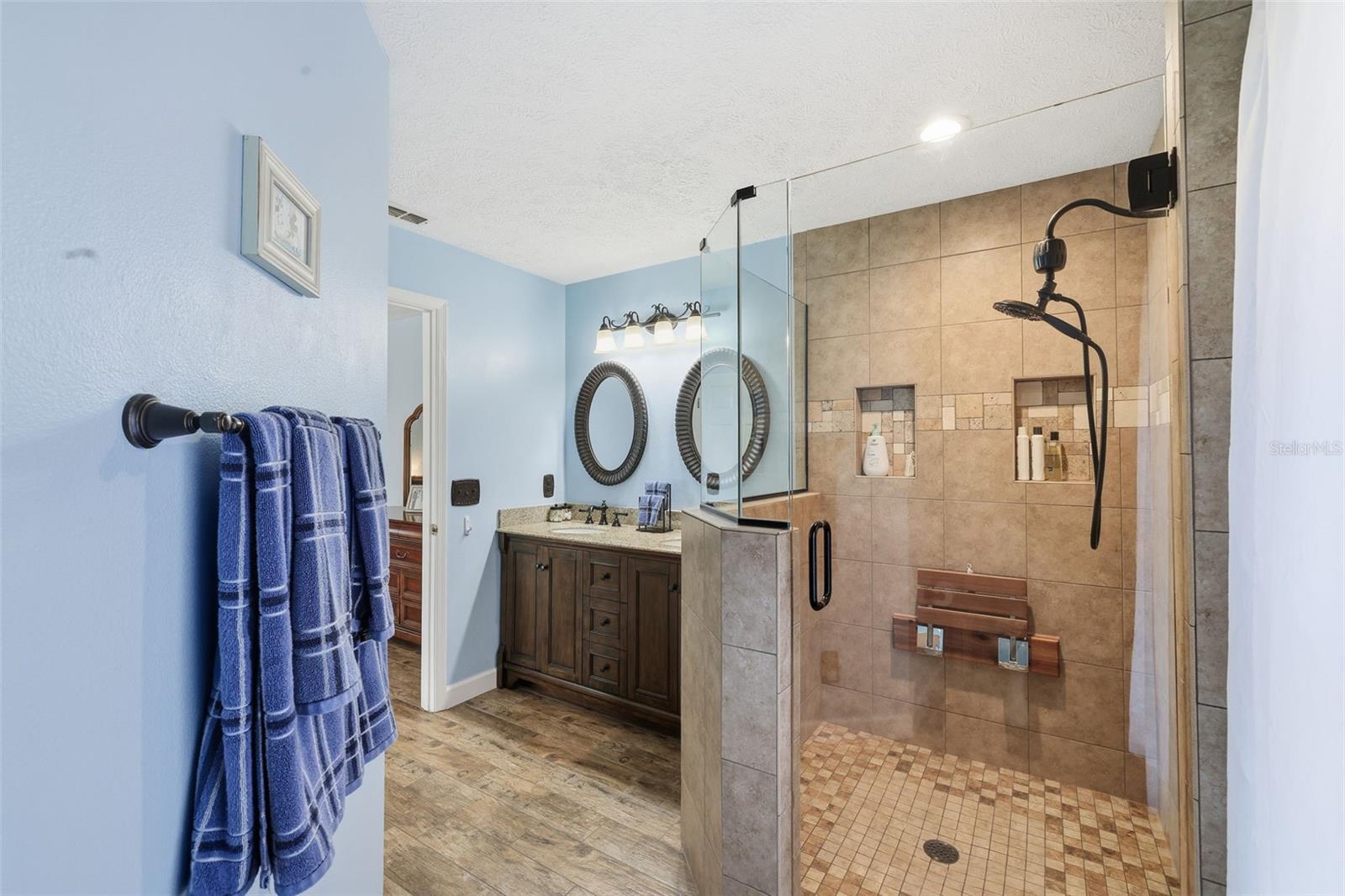 Image 31 of 51 For 952 Savary Avenue