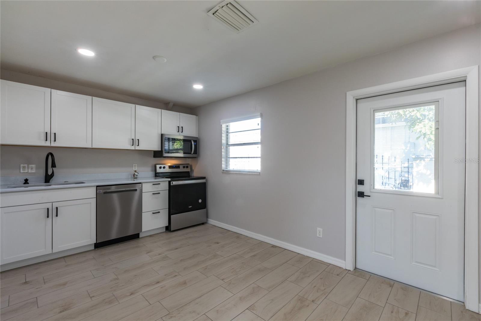 Image 5 of 17 For 6521 Englewood Avenue