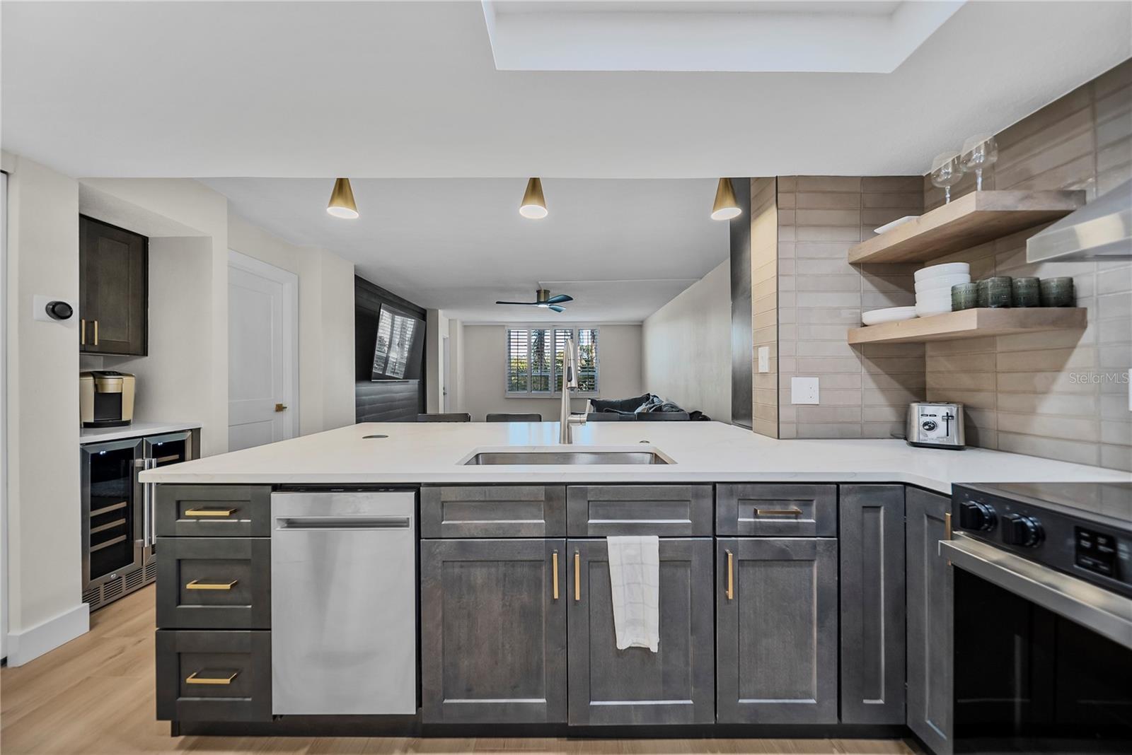 Image 11 of 39 For 2617 Cove Cay Drive 110