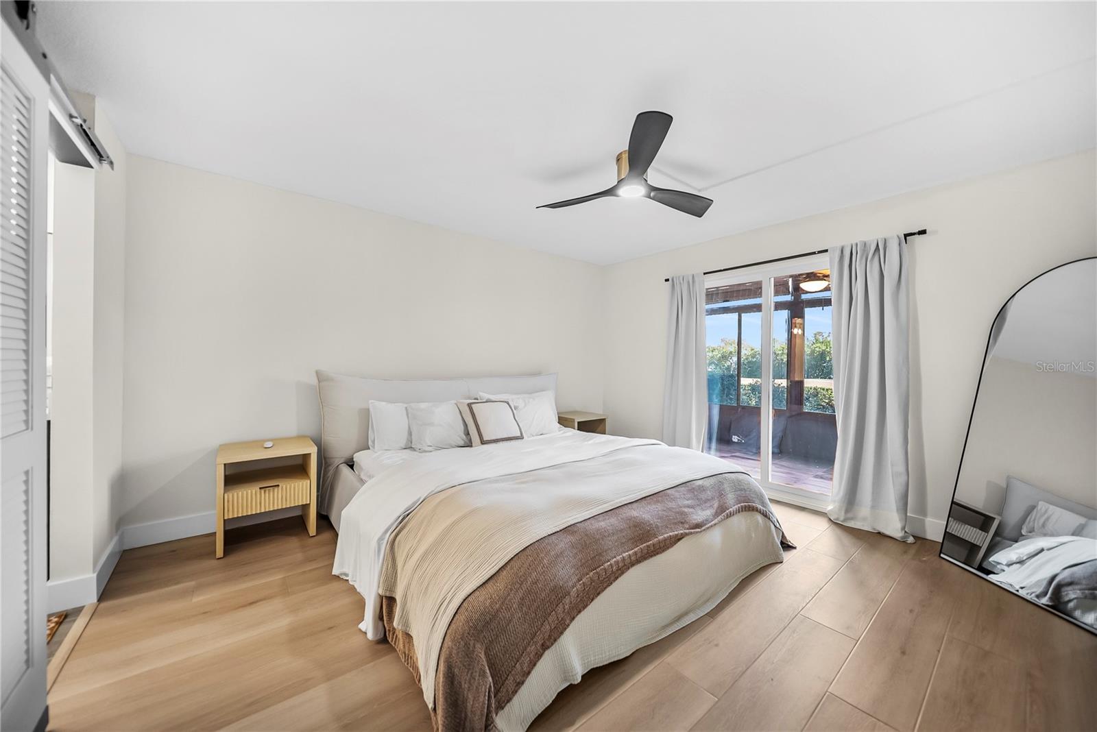 Image 20 of 39 For 2617 Cove Cay Drive 110