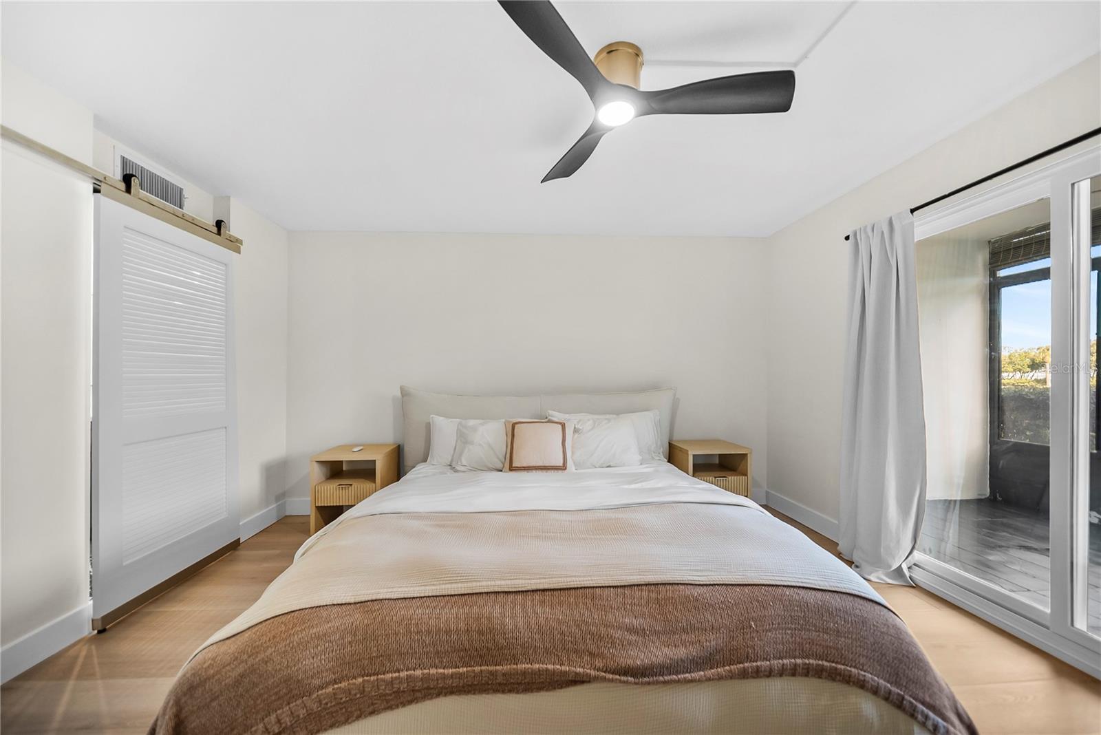 Image 21 of 39 For 2617 Cove Cay Drive 110