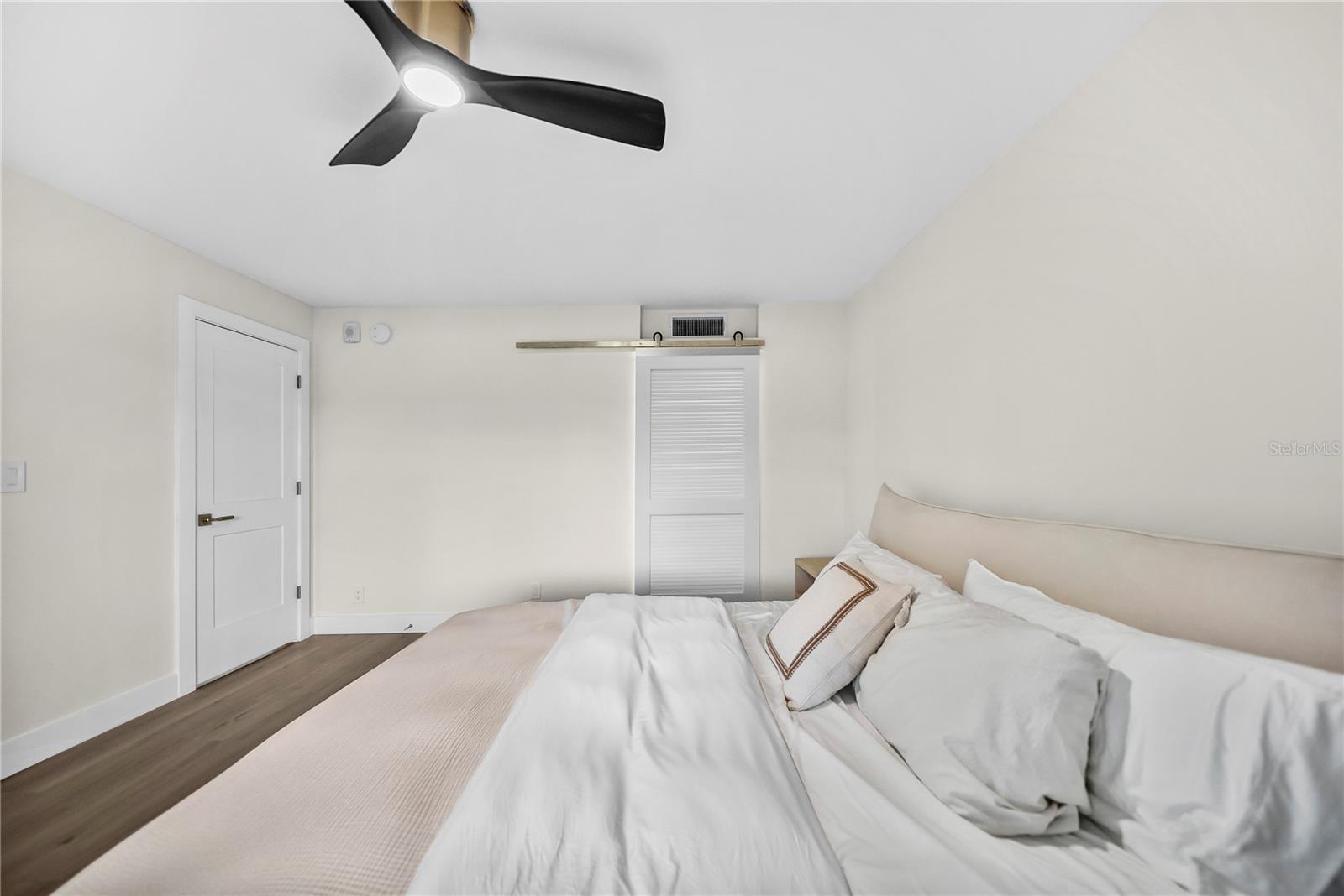 Image 22 of 39 For 2617 Cove Cay Drive 110