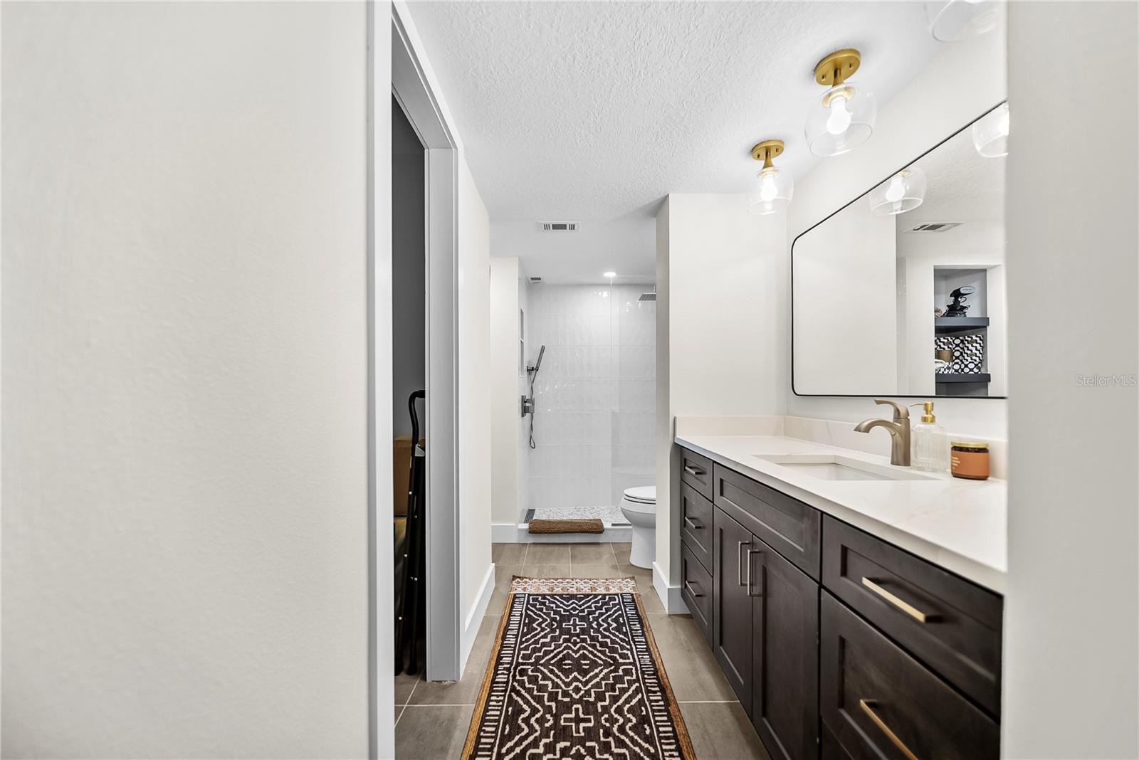 Image 24 of 39 For 2617 Cove Cay Drive 110