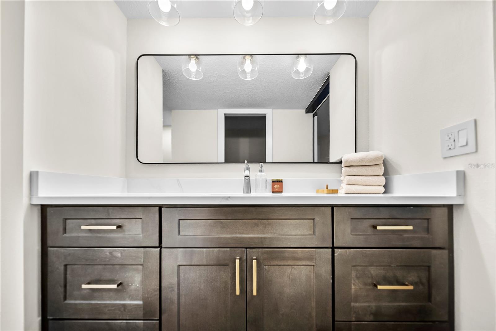 Image 27 of 39 For 2617 Cove Cay Drive 110