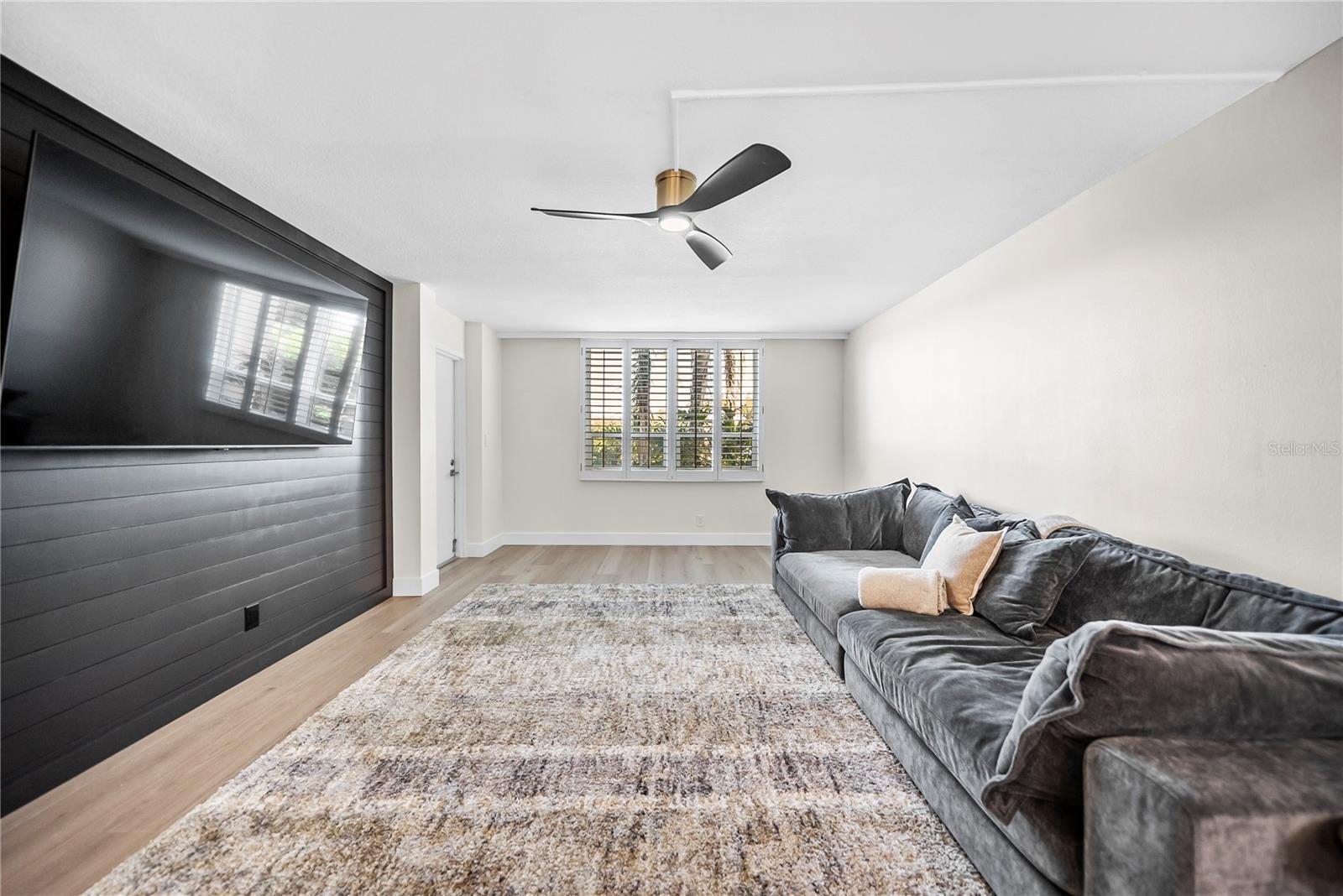 Image 5 of 39 For 2617 Cove Cay Drive 110