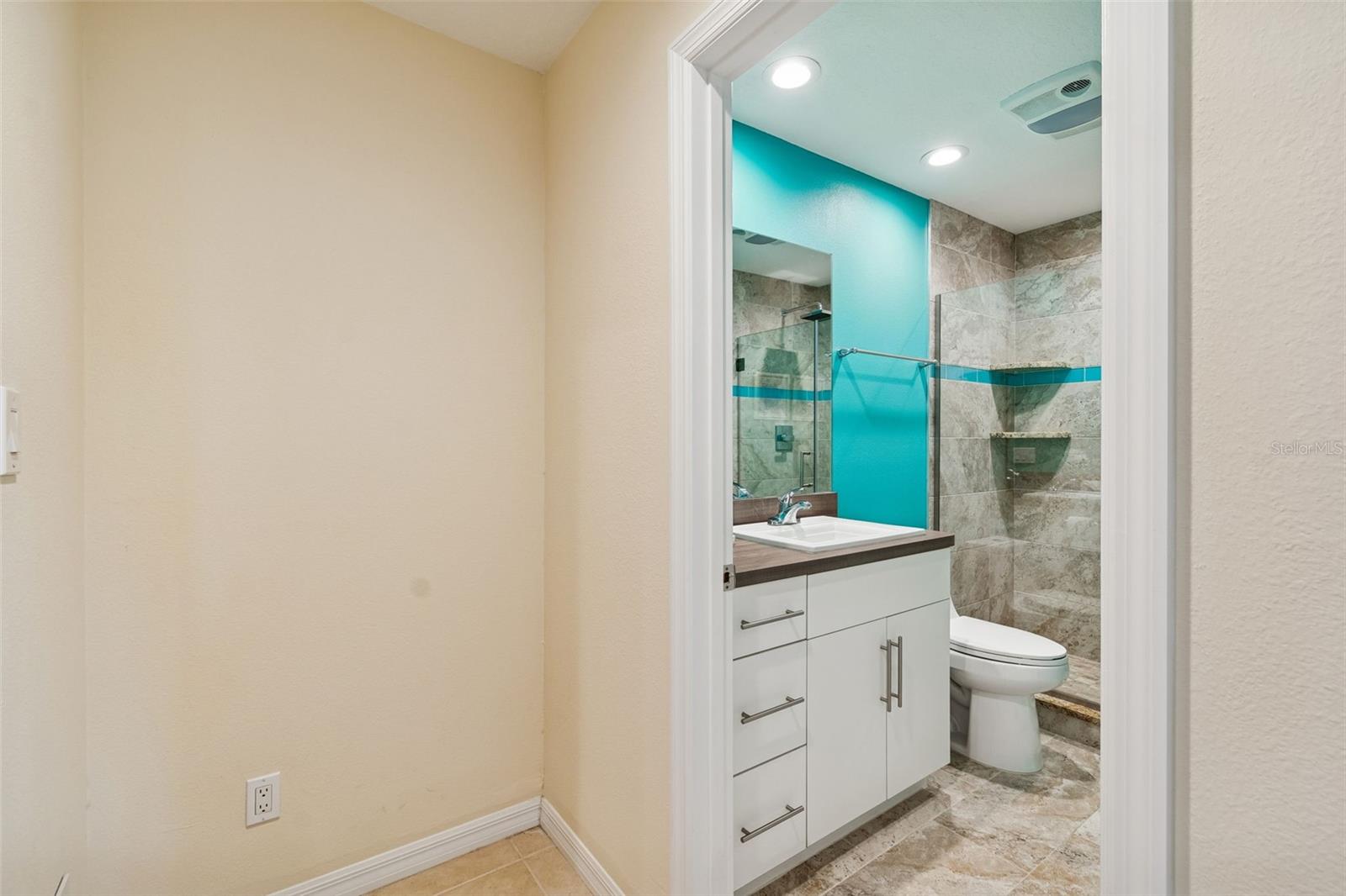 Image 37 of 46 For 29129 Bay Hollow Drive 3202