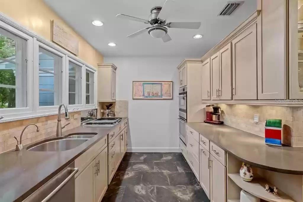 Image 17 of 20 For 220 Lyndhurst Street