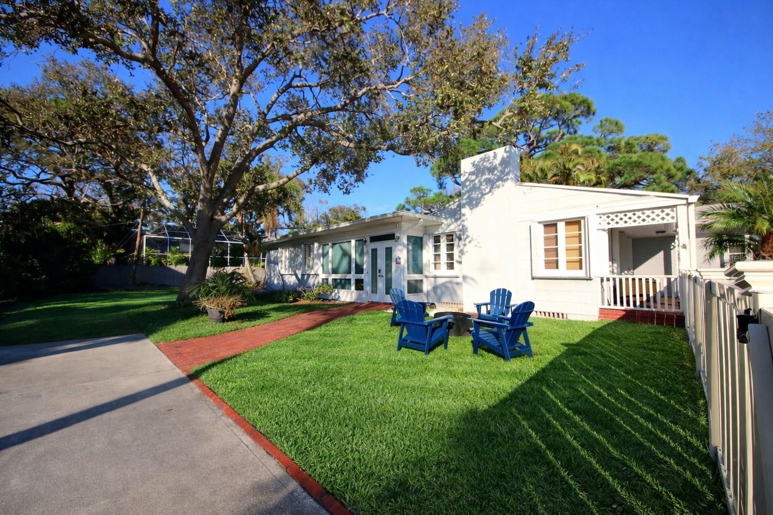 Image 2 of 20 For 220 Lyndhurst Street