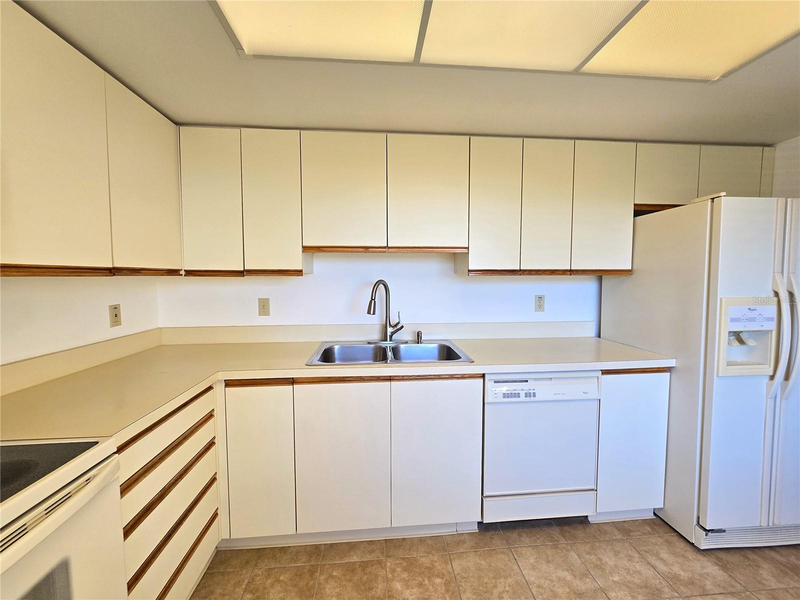 Image 11 of 59 For 3078 Eastland Boulevard 411