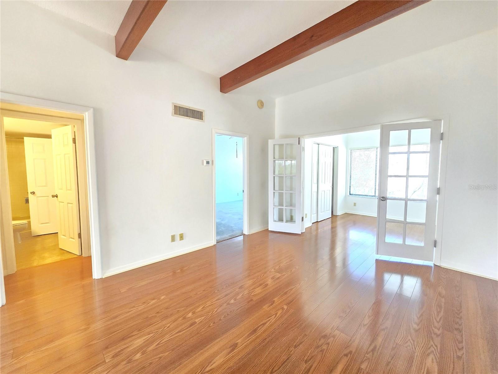 Image 23 of 59 For 3078 Eastland Boulevard 411