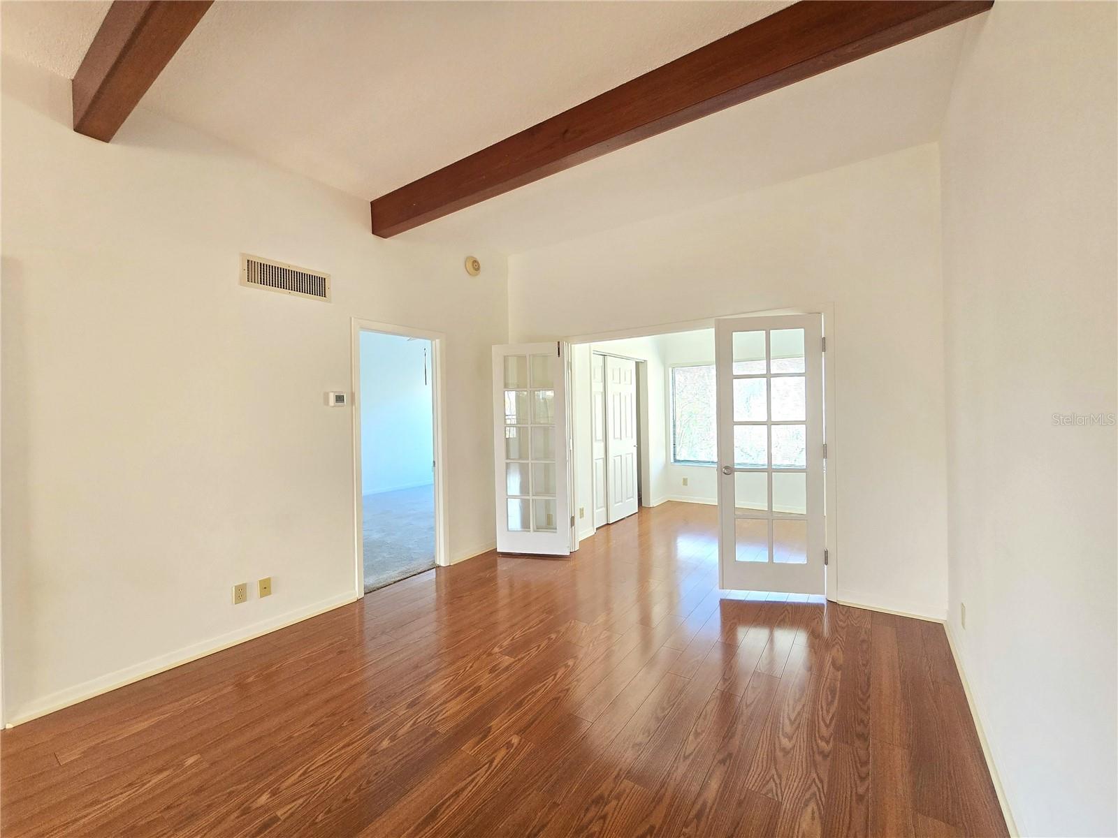 Image 24 of 59 For 3078 Eastland Boulevard 411