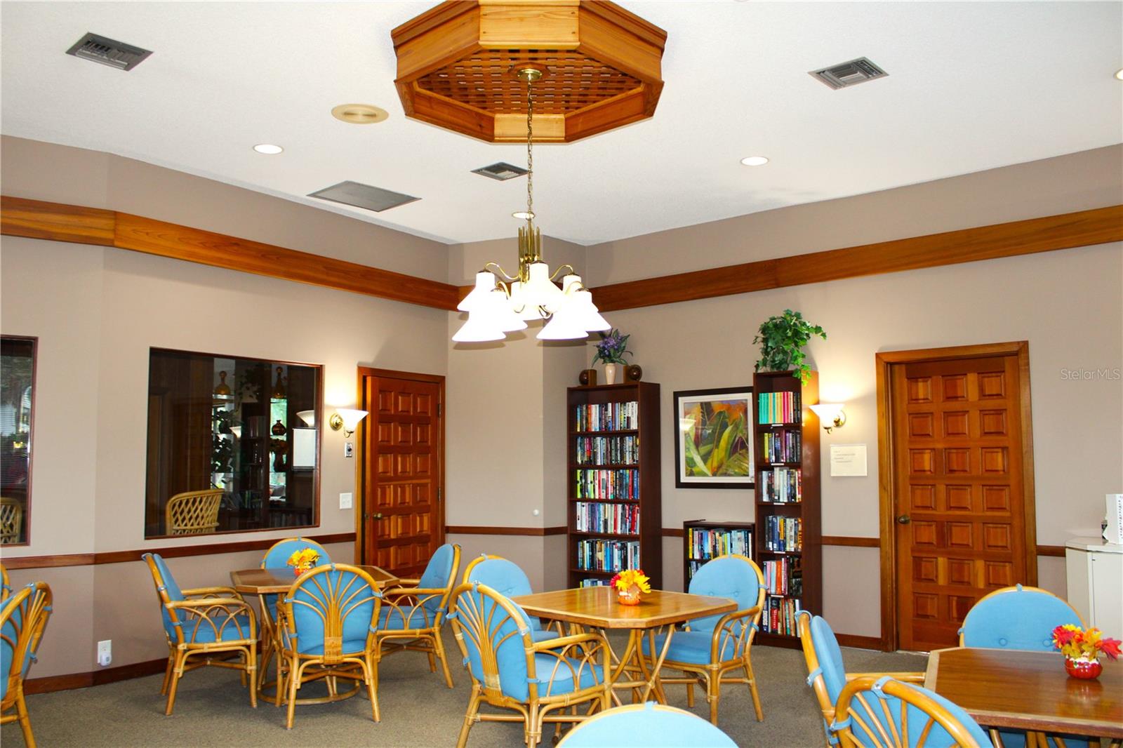 Image 43 of 59 For 3078 Eastland Boulevard 411