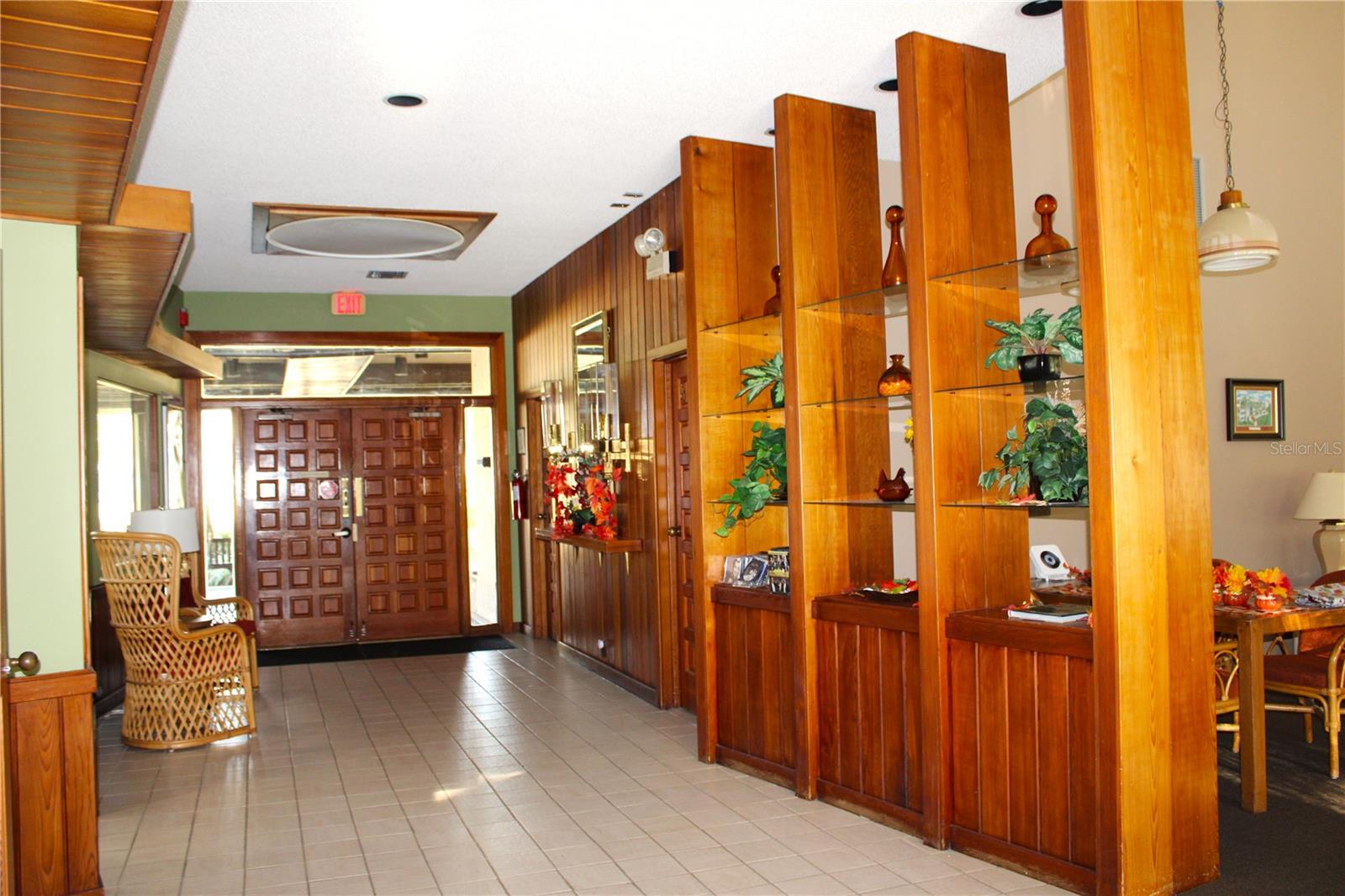 Image 46 of 59 For 3078 Eastland Boulevard 411