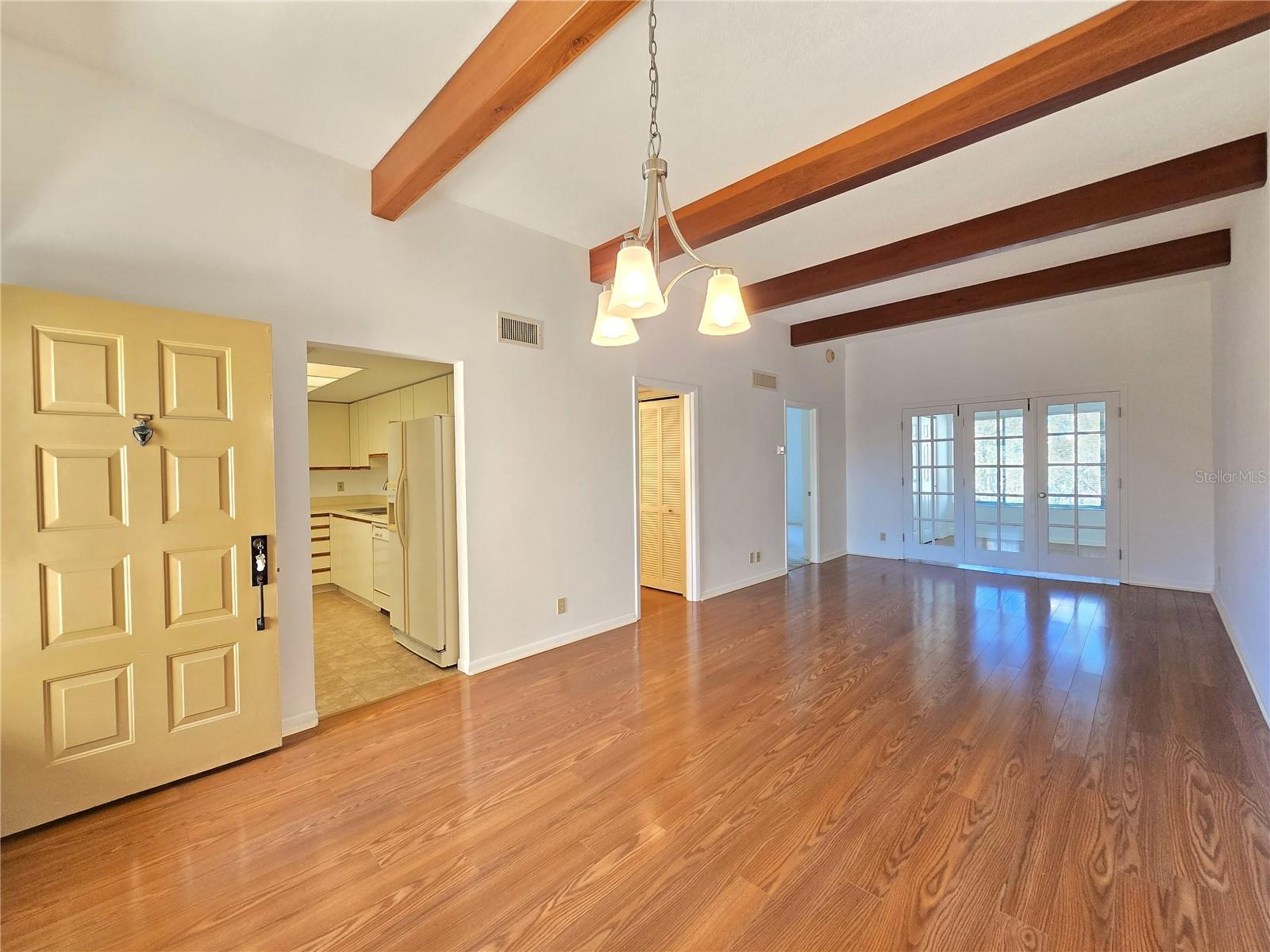 Image 6 of 59 For 3078 Eastland Boulevard 411