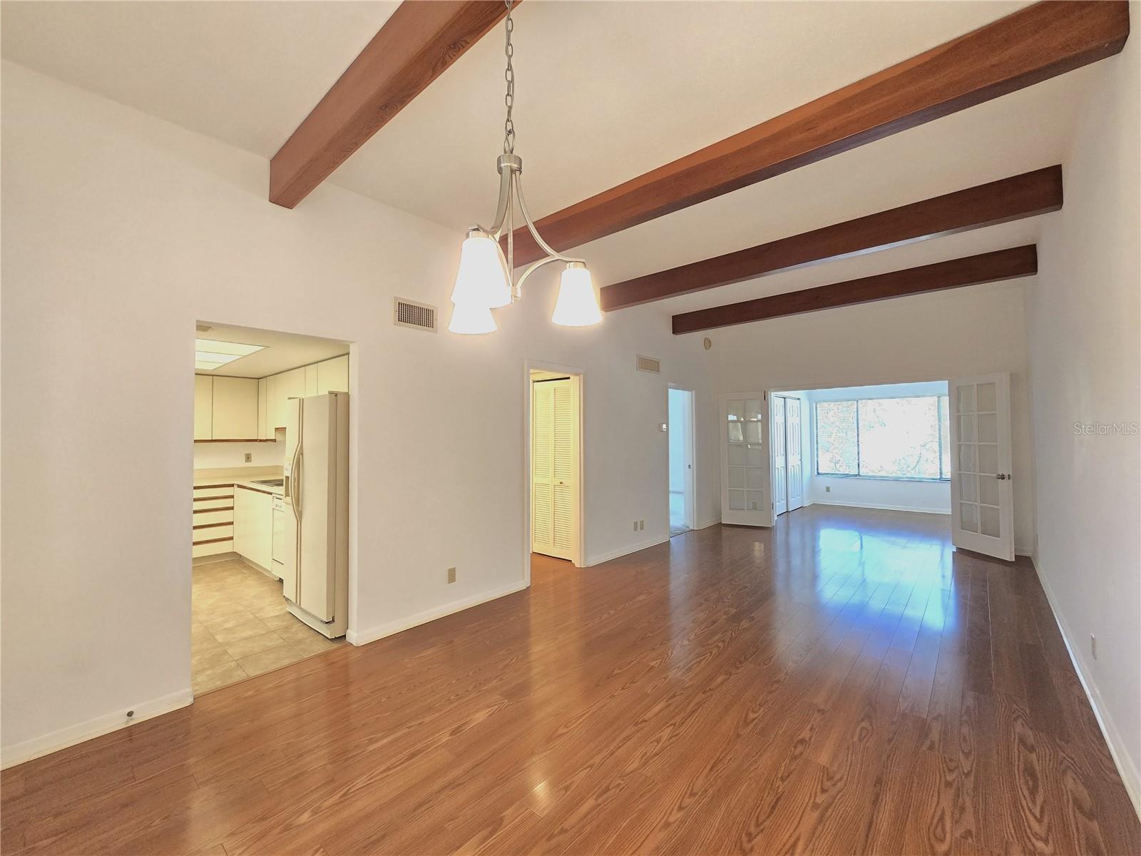 Image 8 of 59 For 3078 Eastland Boulevard 411