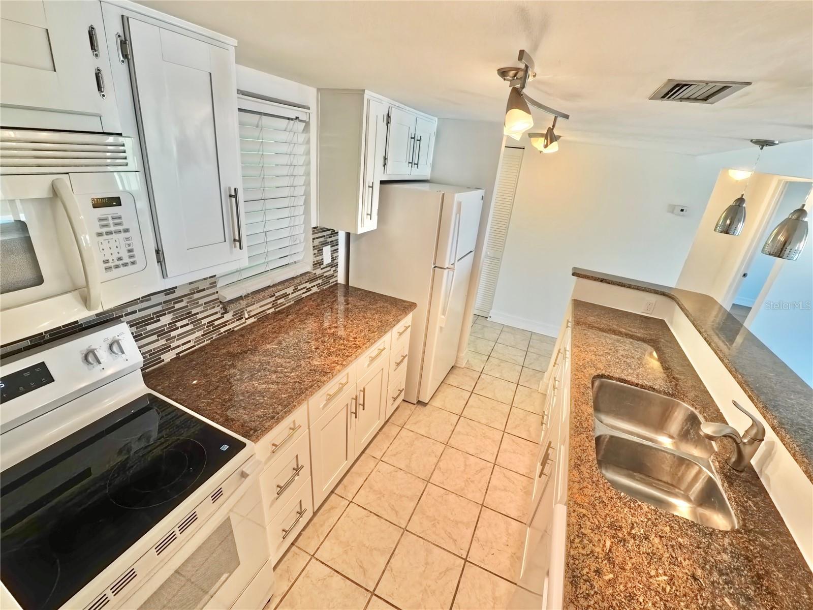 Image 14 of 39 For 464 Paula Drive 115