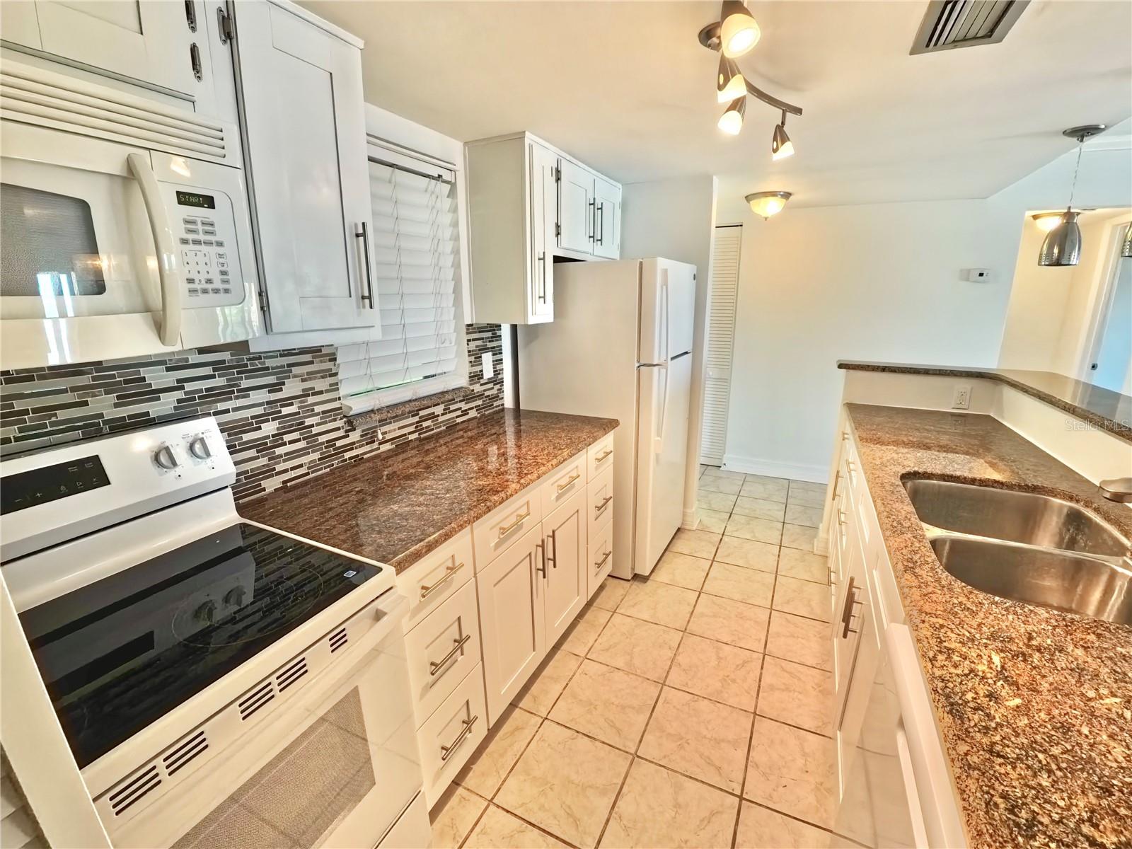 Image 15 of 39 For 464 Paula Drive 115