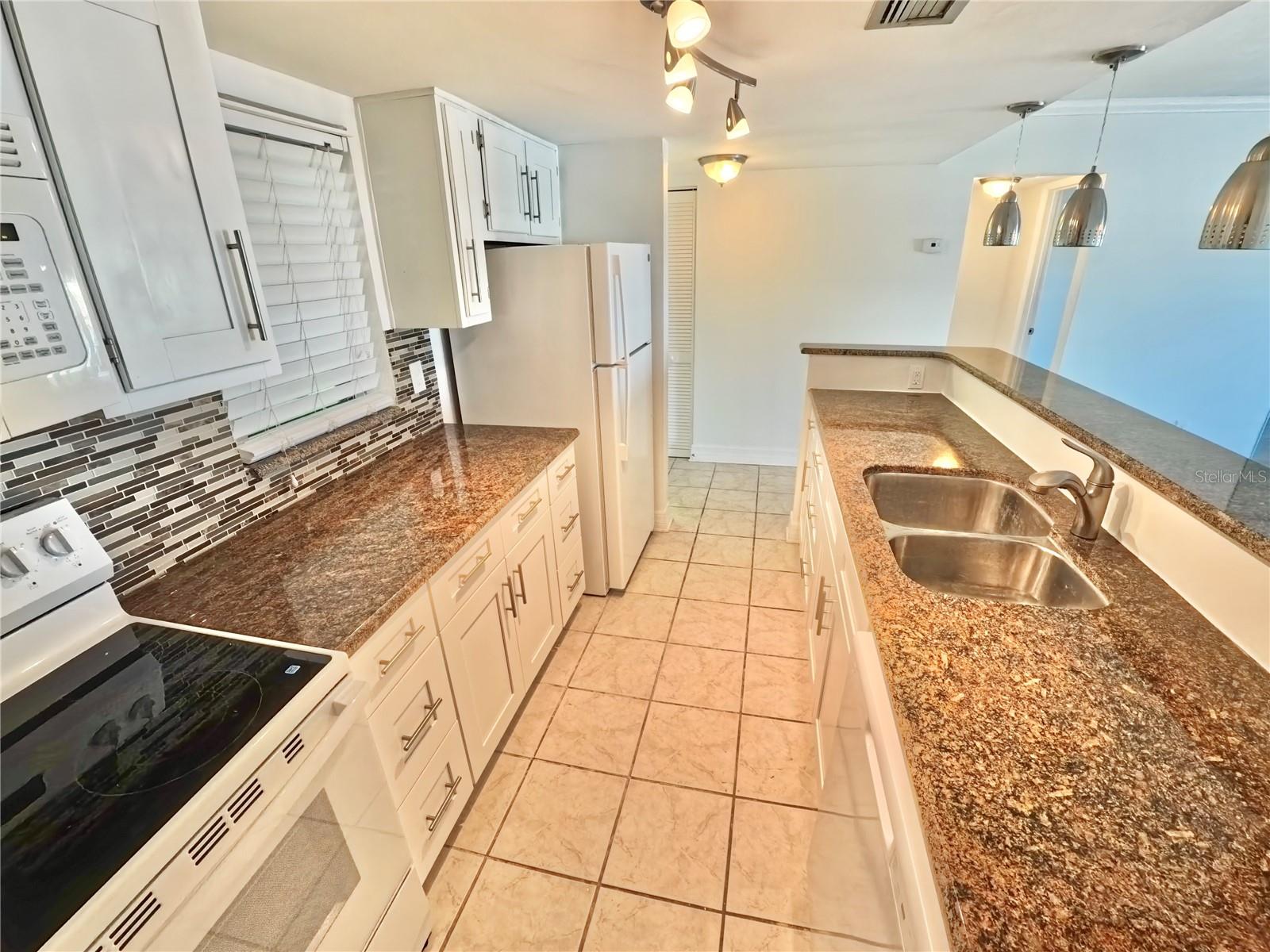 Image 16 of 39 For 464 Paula Drive 115