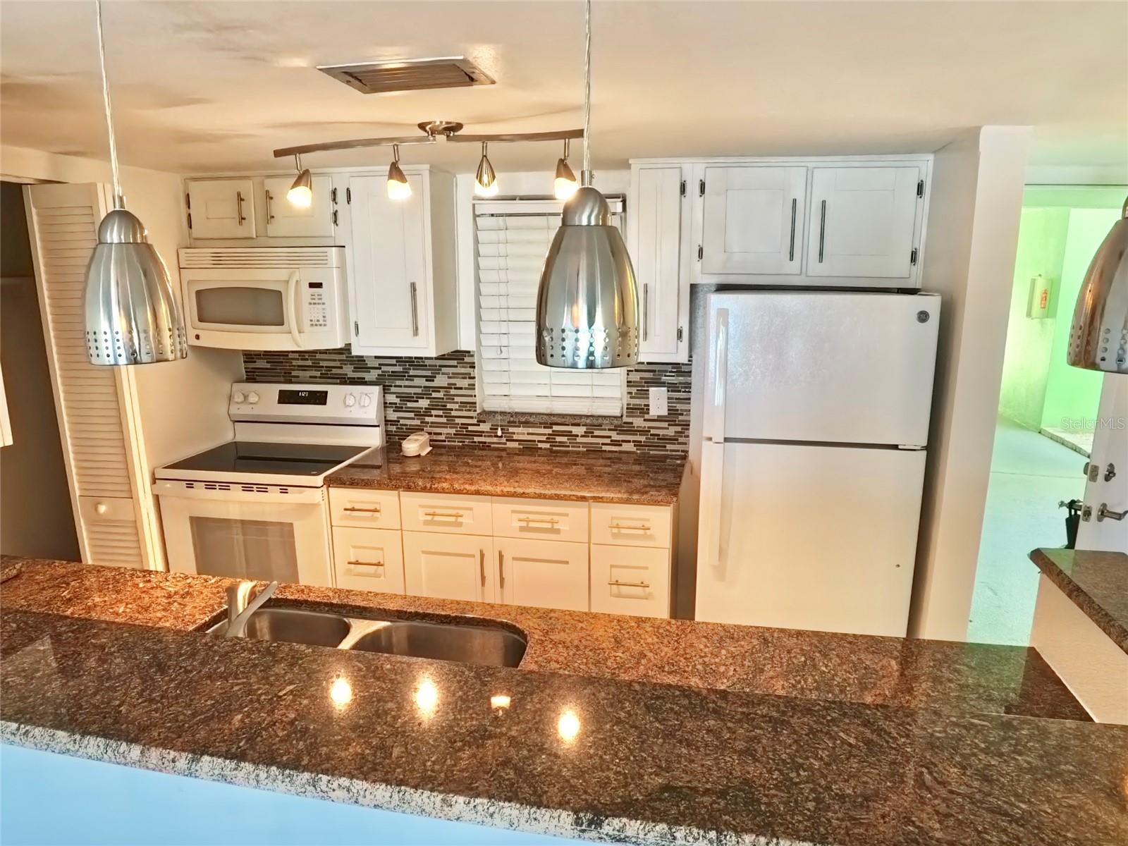 Image 17 of 39 For 464 Paula Drive 115