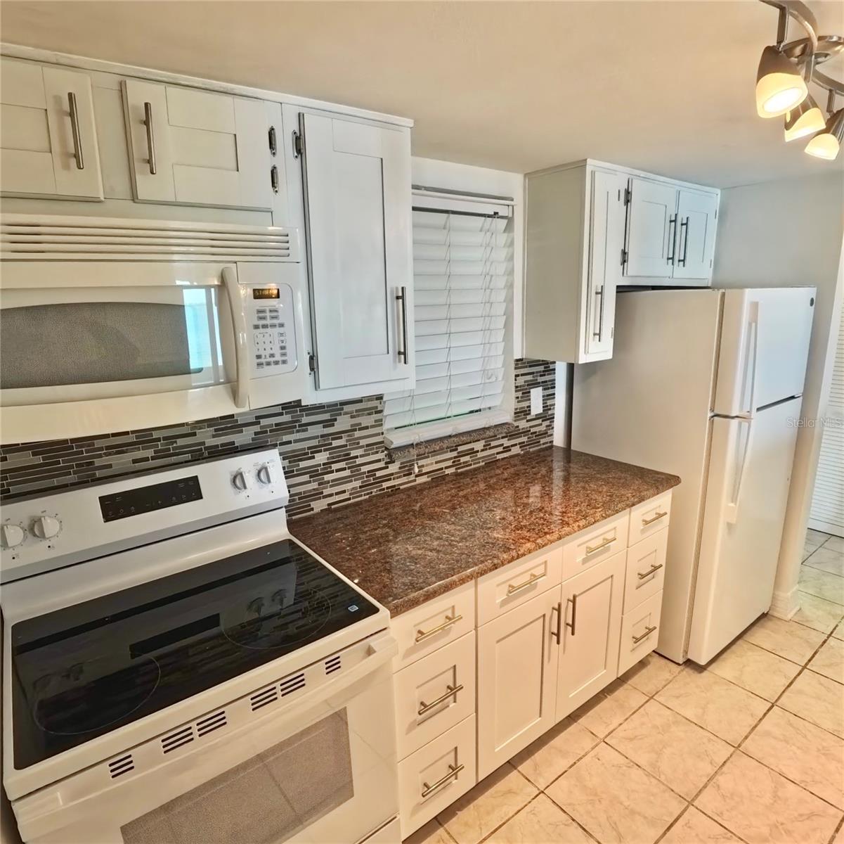 Image 18 of 39 For 464 Paula Drive 115