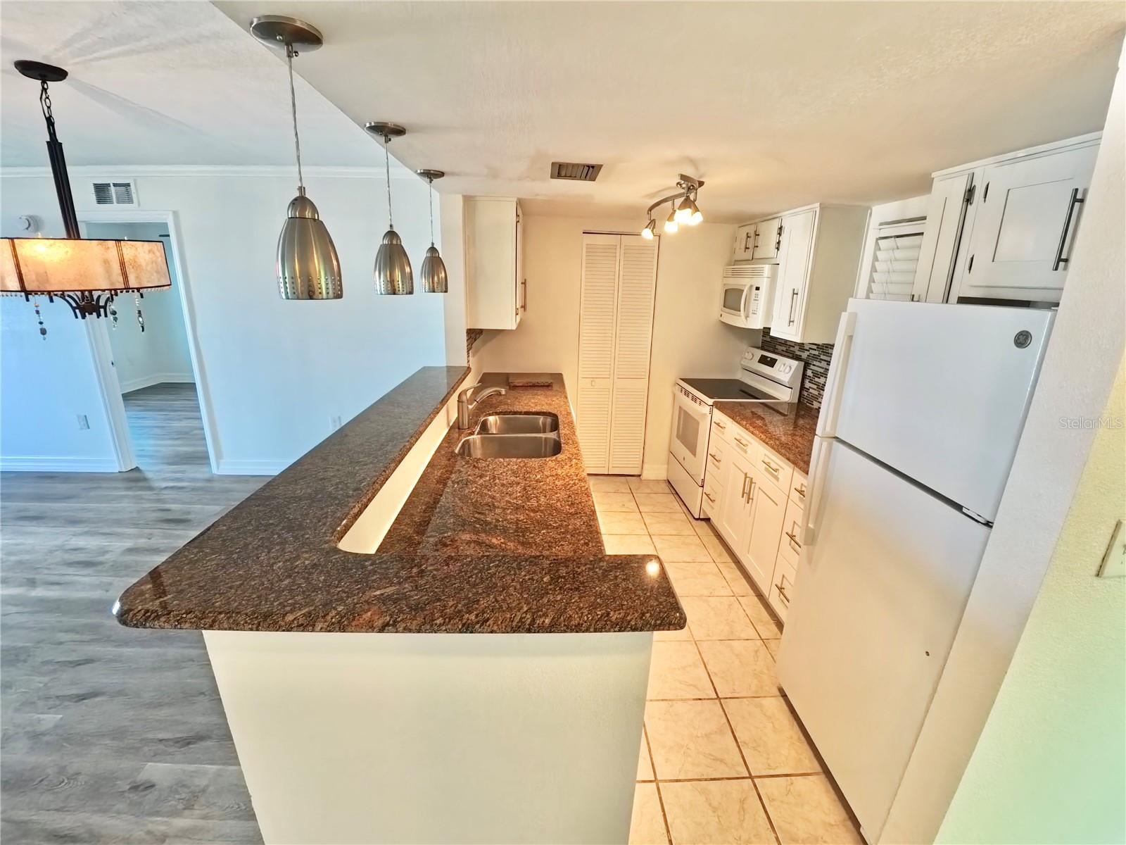 Image 19 of 39 For 464 Paula Drive 115