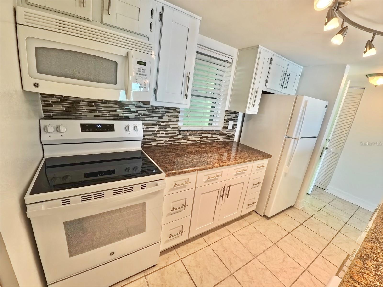 Image 20 of 39 For 464 Paula Drive 115