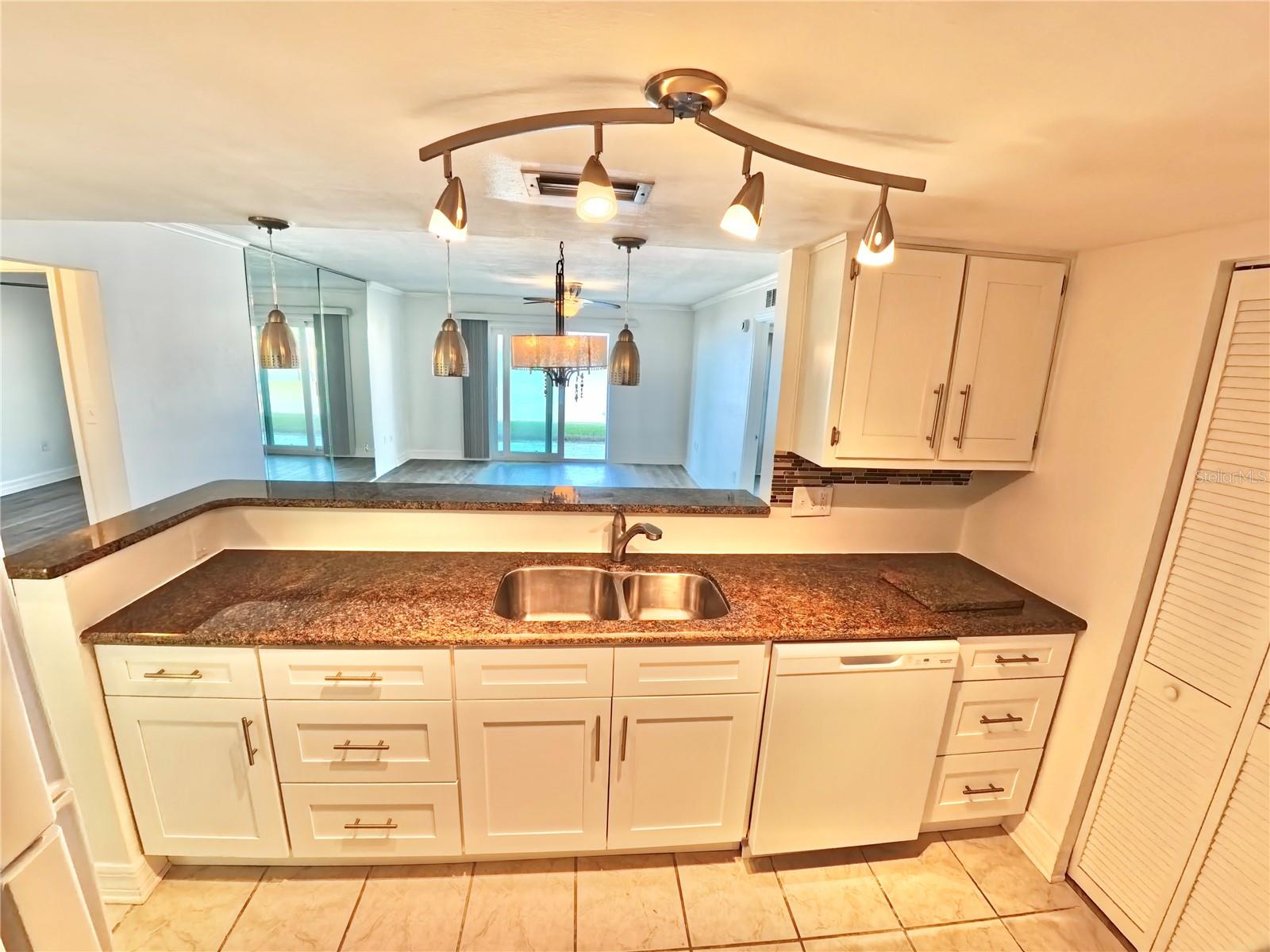 Image 21 of 39 For 464 Paula Drive 115