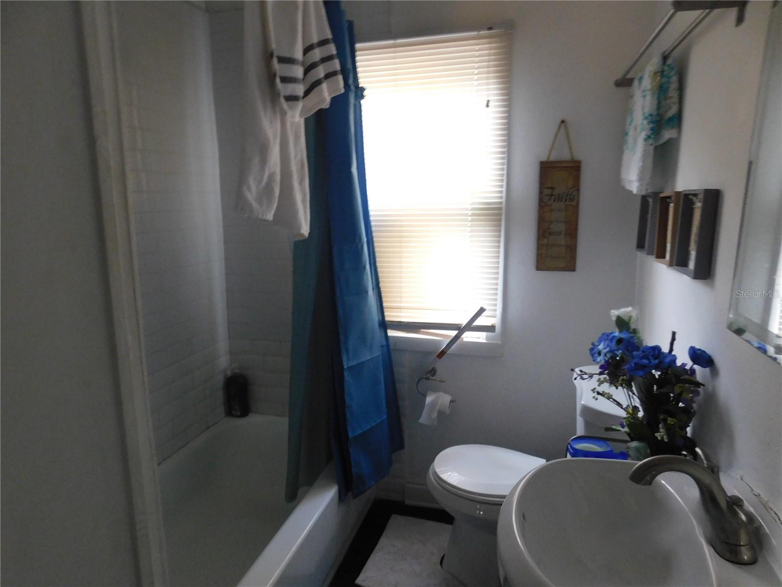 Image 4 of 8 For 8412 Seminole Avenue