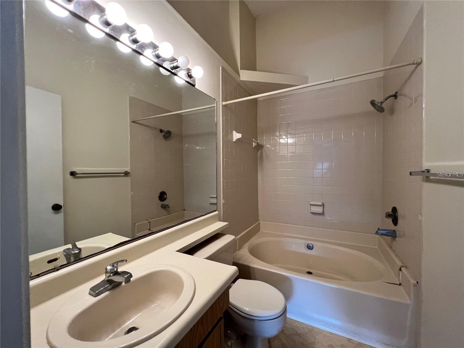 Image 10 of 14 For 4015 Angel Oak Court 203